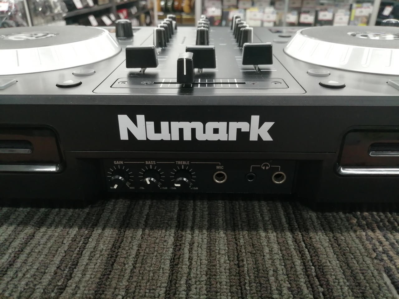 Numark MixDeck Express DJ Controller – CD/USB/Computer Standalone DJ System