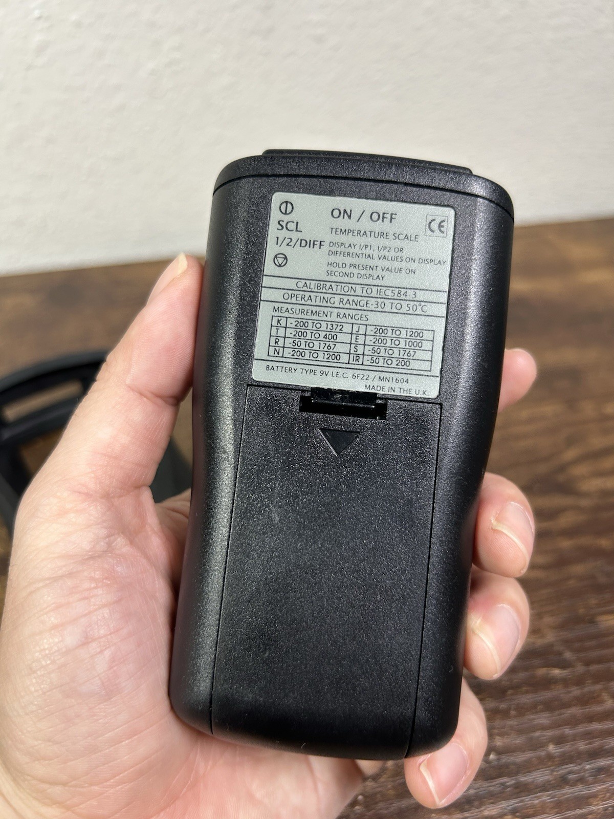 Omega HH202A - microprocessorbased handheld thermometer - Tested Working