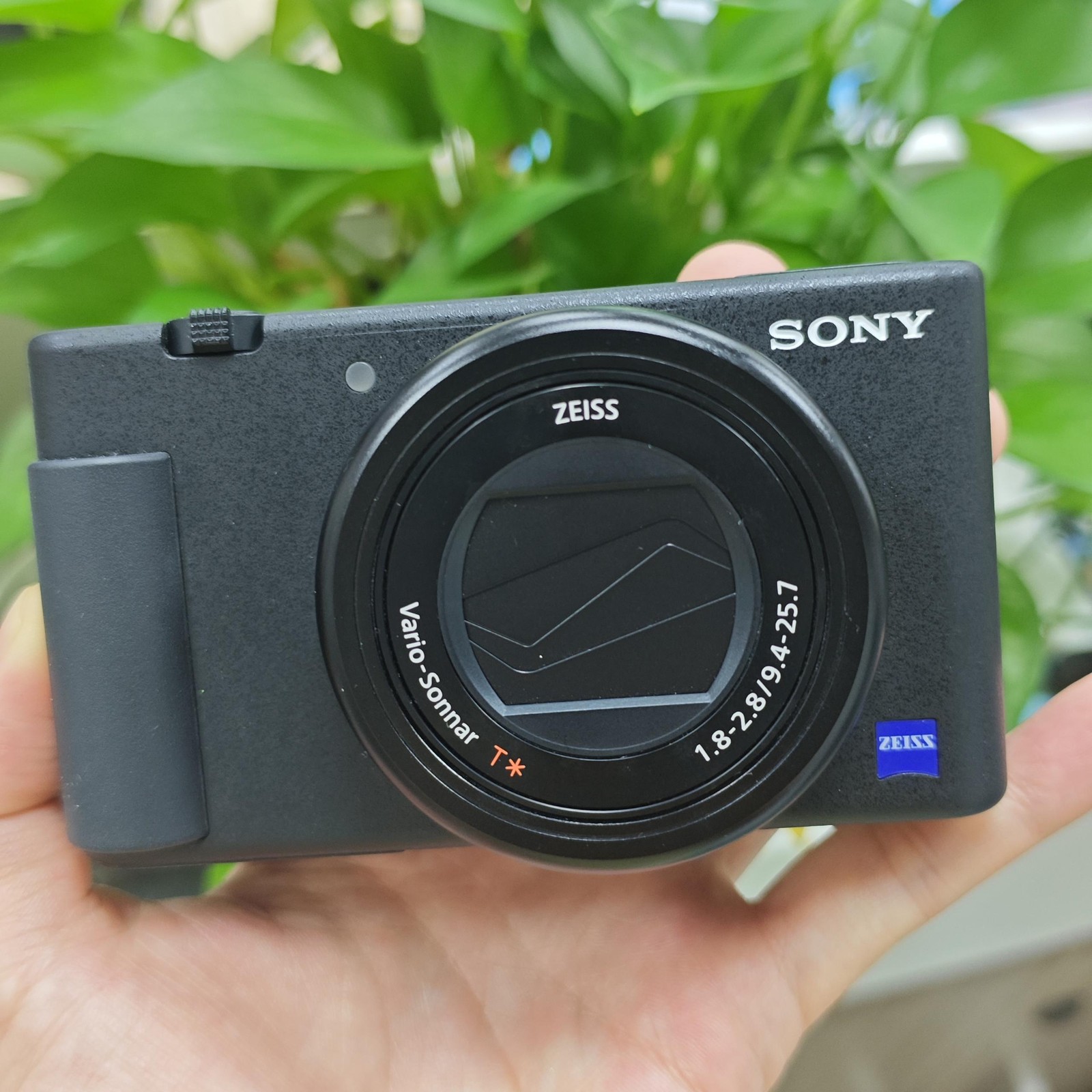 Sony Cyber-shot ZV-1 ZV1 Black 20.1MP Compact Digital Vlog Camera English