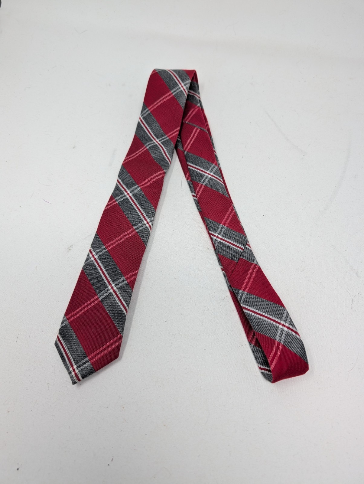 Penguin by Munsingwear Men Red Gray Plaid Necktie Silk Blend 2" x 59" Skinny
