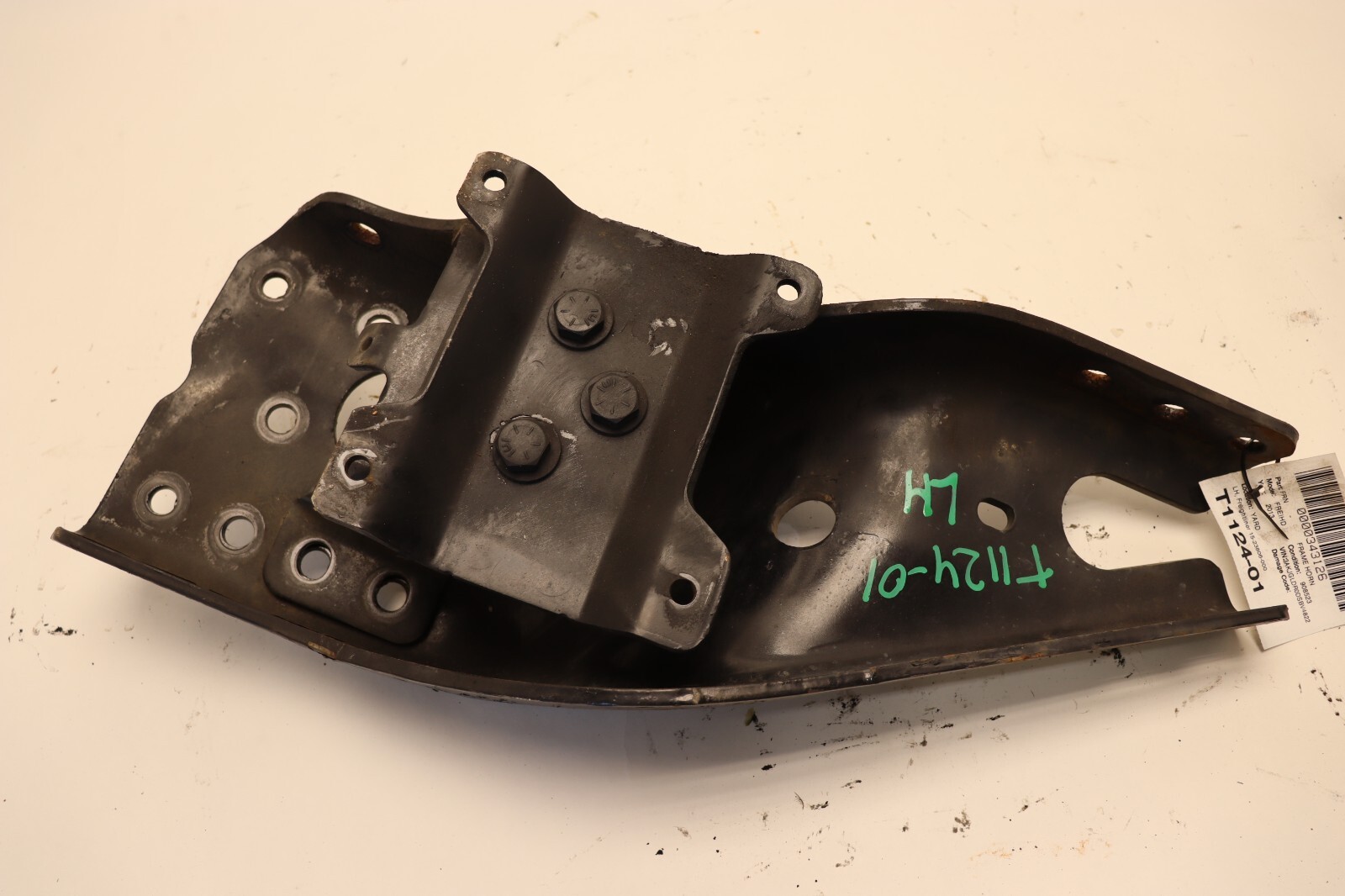 08-17 FREIGHTLINER CASCADIA 125 LEFT DRIVER FRAME HORN SUPPORT  15-23806-000 OEM