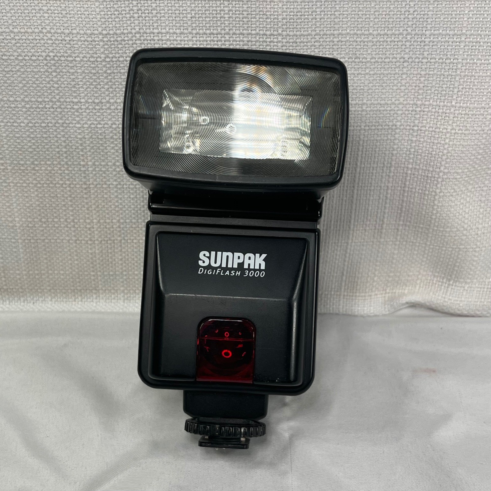 Sunpak DigiFlash 3000 Digital TTL Flash for Nikon DSLR Cameras Black Swivel Tilt