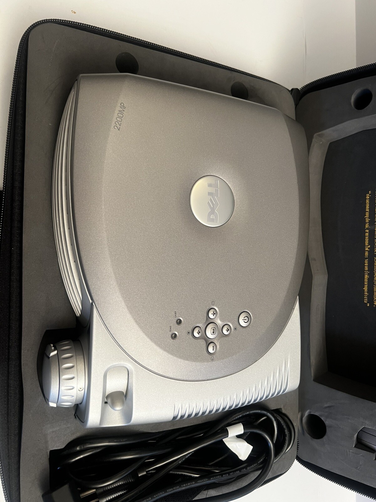 DELL DLP Front Projector 2200MP with Case and Remote