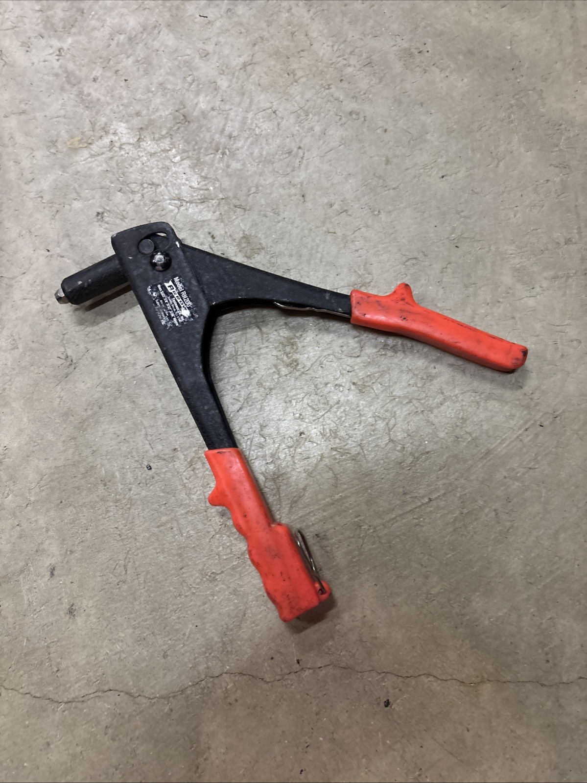 Arrow Model RH200 Fastener Pop Riveter Rivet Gun