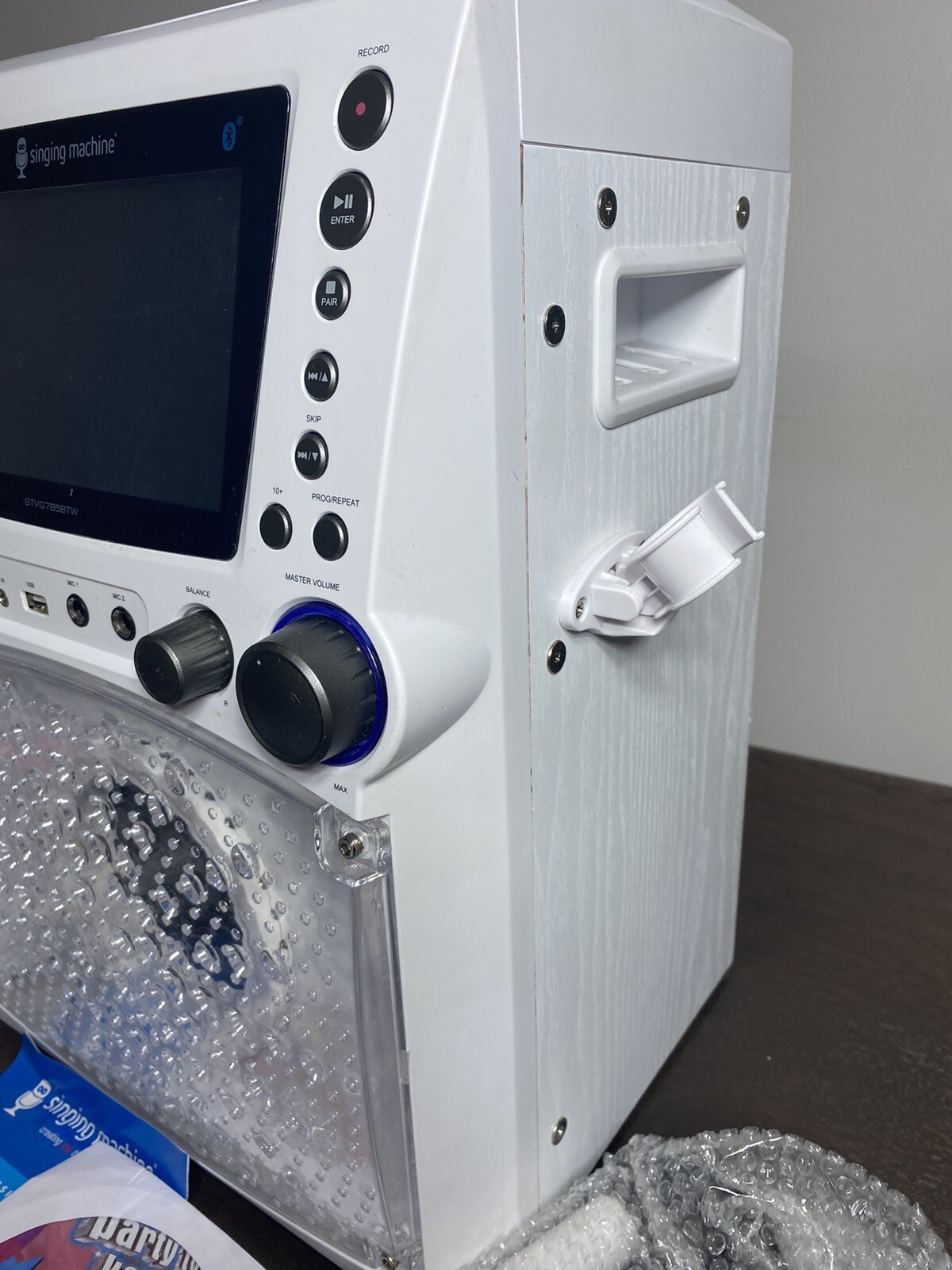 Singing Machine Classic Series STVG785BTW White Bluetooth Karaoke System Tested!