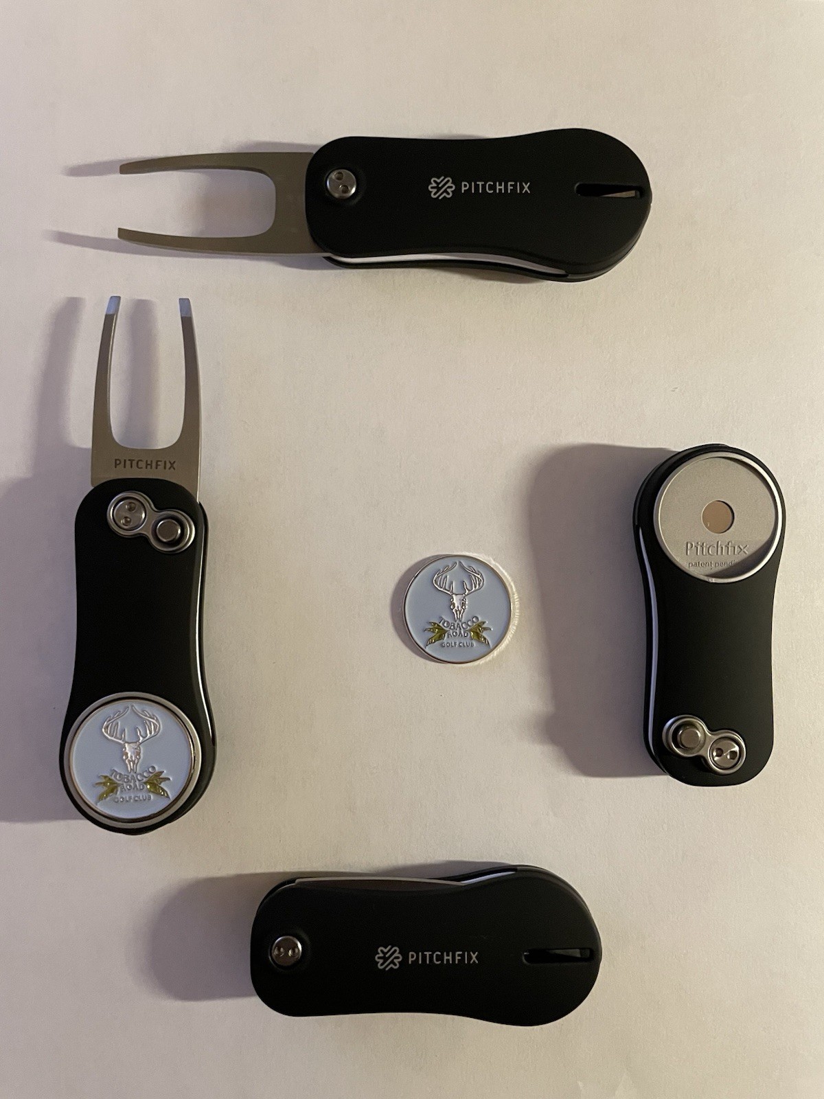 (1) Pitchfix Golf Switchblade Divot Tool & Tobacco Road Golf Club 1" Golf Marker