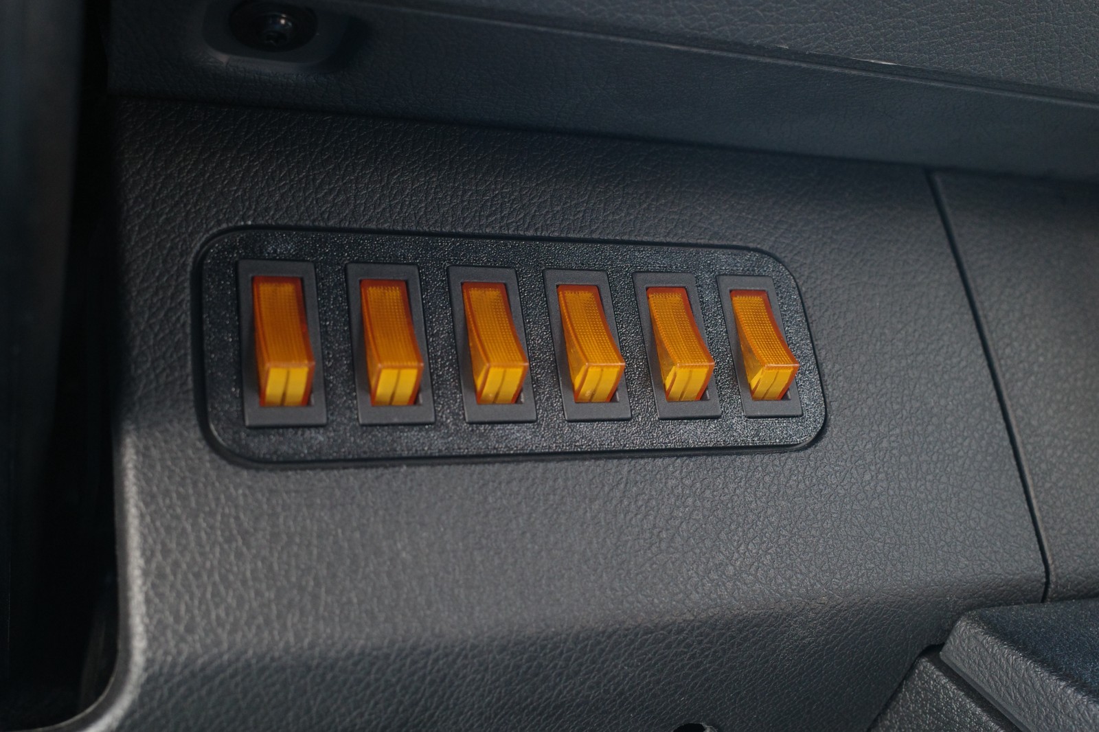 Sprinter Dash Switches Right Side 6 Gang (Fits:Sprinter 2019-2025)