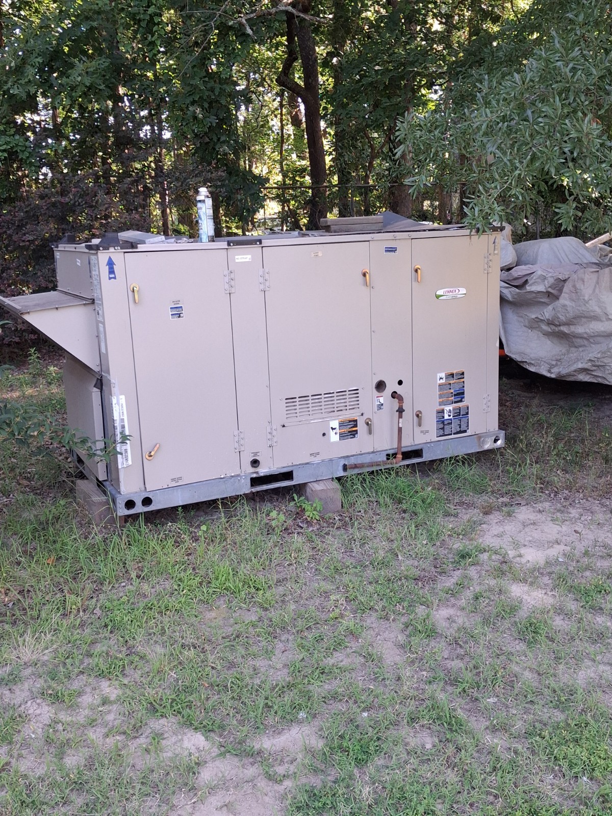 Lennox Energence® Series packaged rooftop HVAC unit. (Model LGH060H4EH3P)a 5-ton