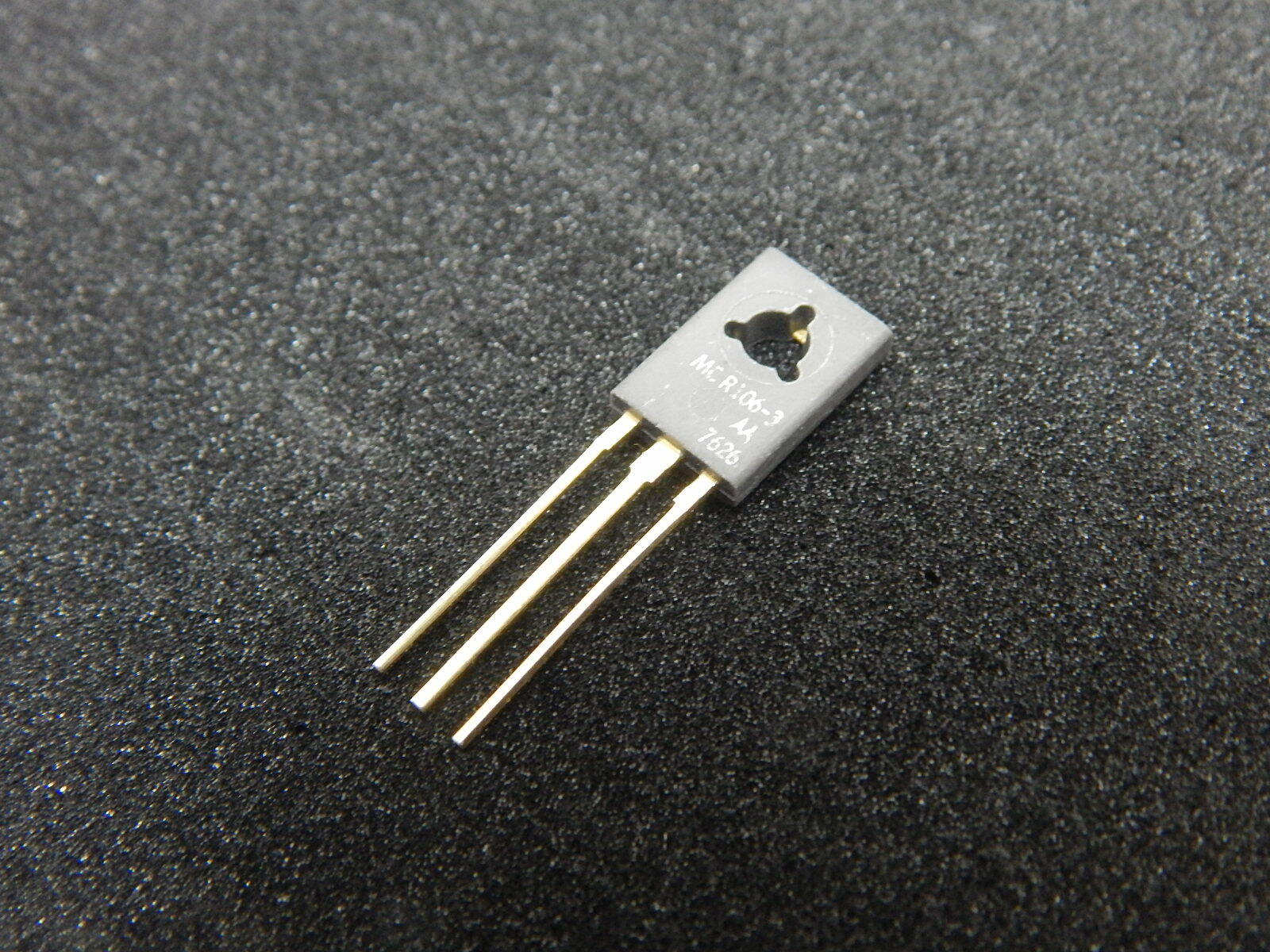 MOTOROLA MCR106-3 THYRISTOR SCR-100 VRM 4.0A TO-126 - USA SELLER FAST SHIPPING