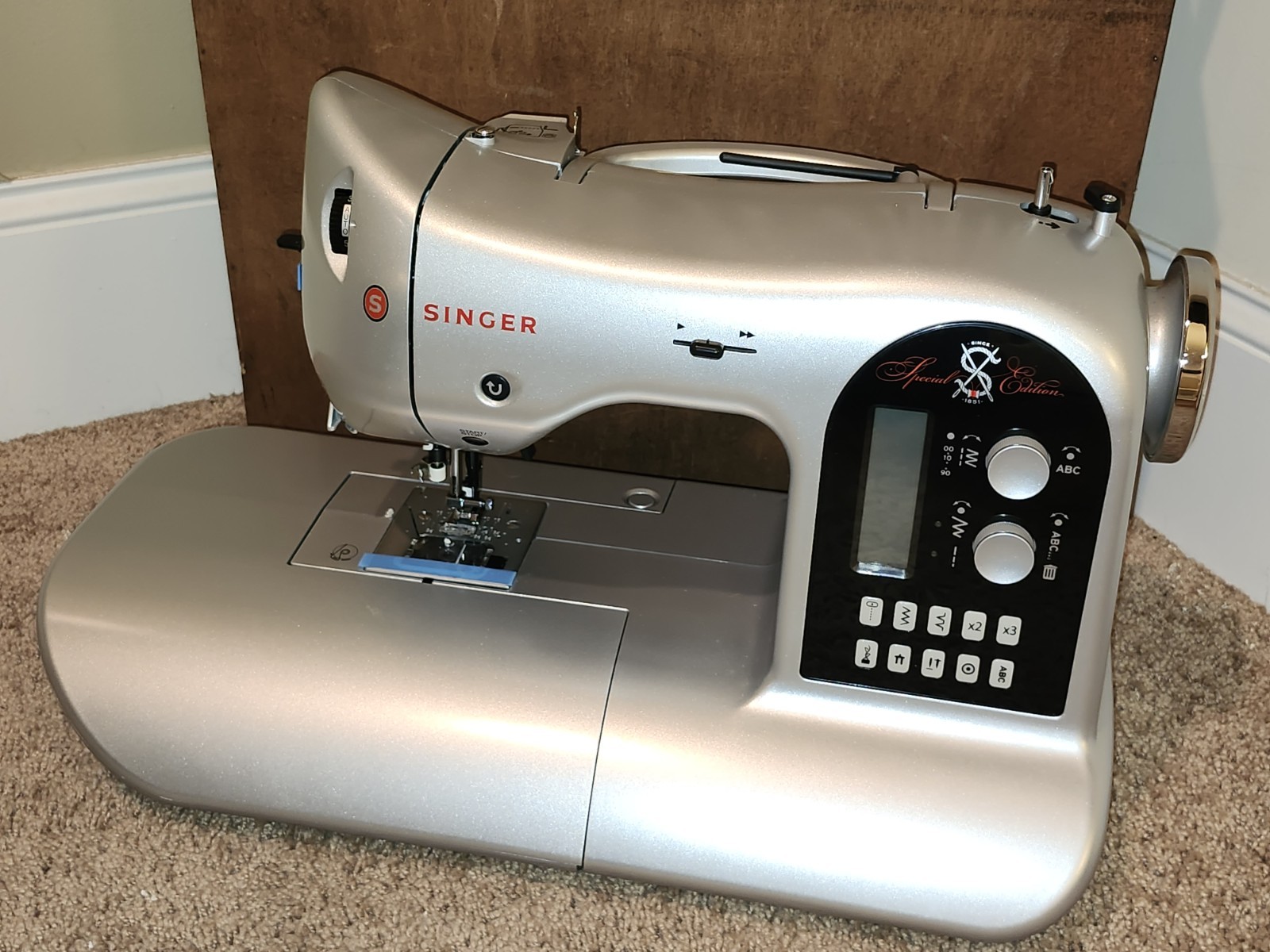 SINGER 90S Special Edition Computerized Portable Sewing Machine w/ LCD Screen