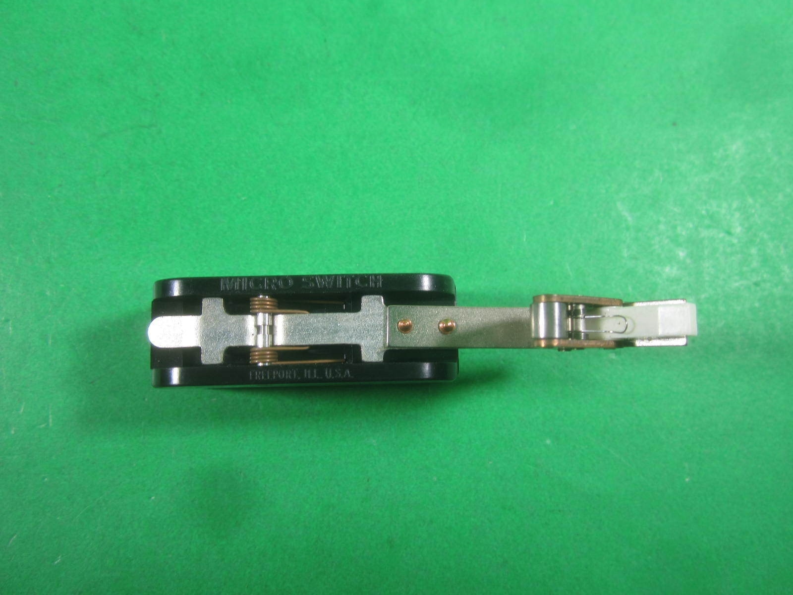 Micro Switch -- YZ-RM1 -- (Lot of 2) New