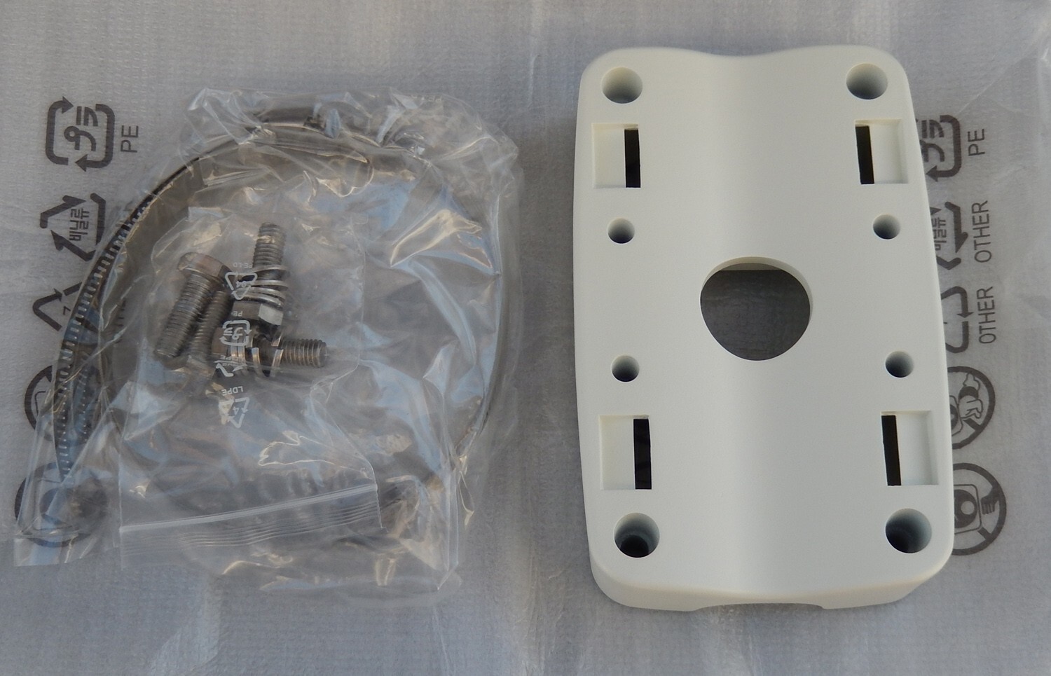 HANWHA TECHWIN - NEW CAMERA POLE MOUNT ADAPTER - SBP-300PM1