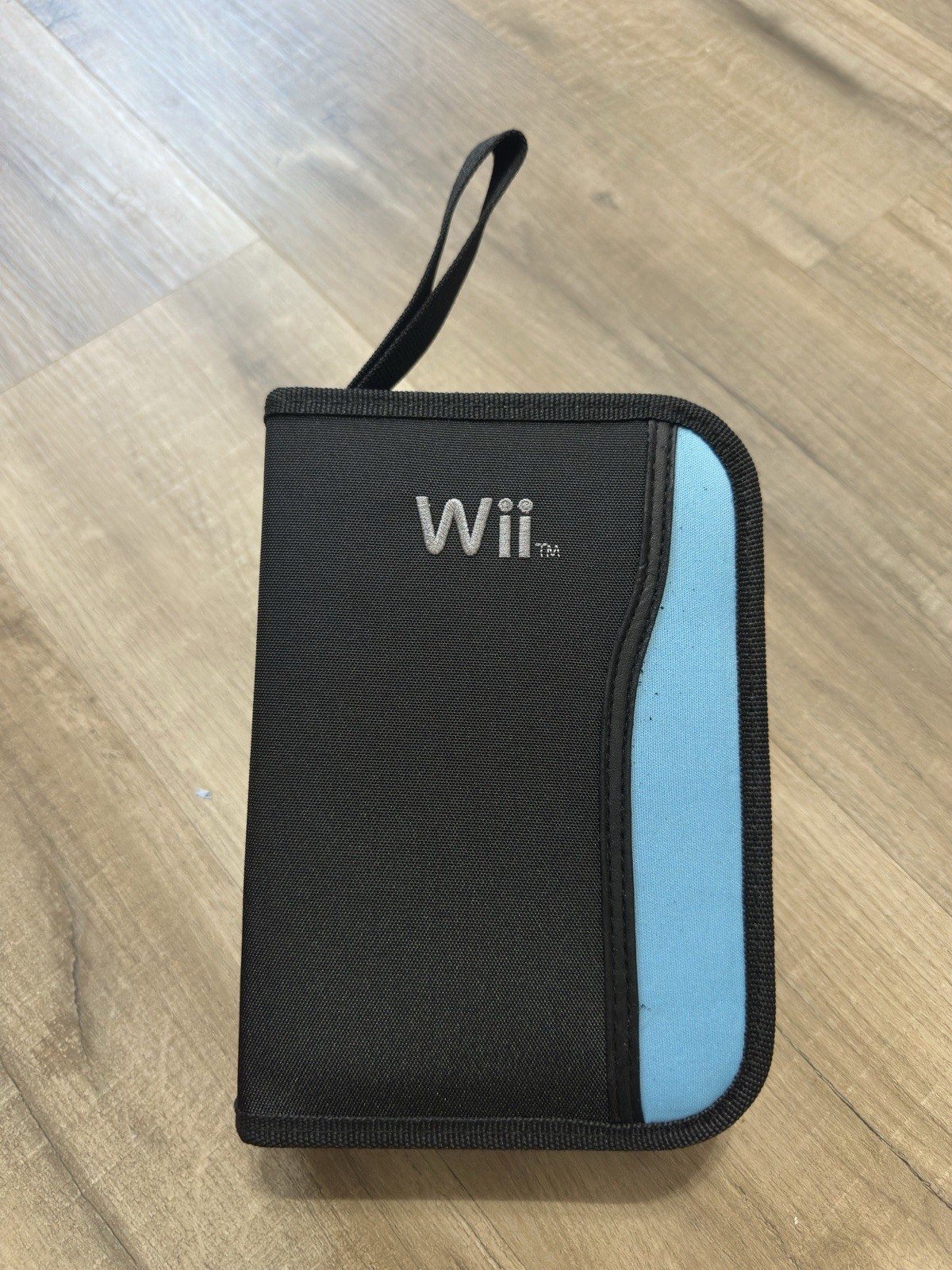 Nintendo Wii Travel Carrying Case 8in Black Blue Wrist Strap Padded Remotes Game