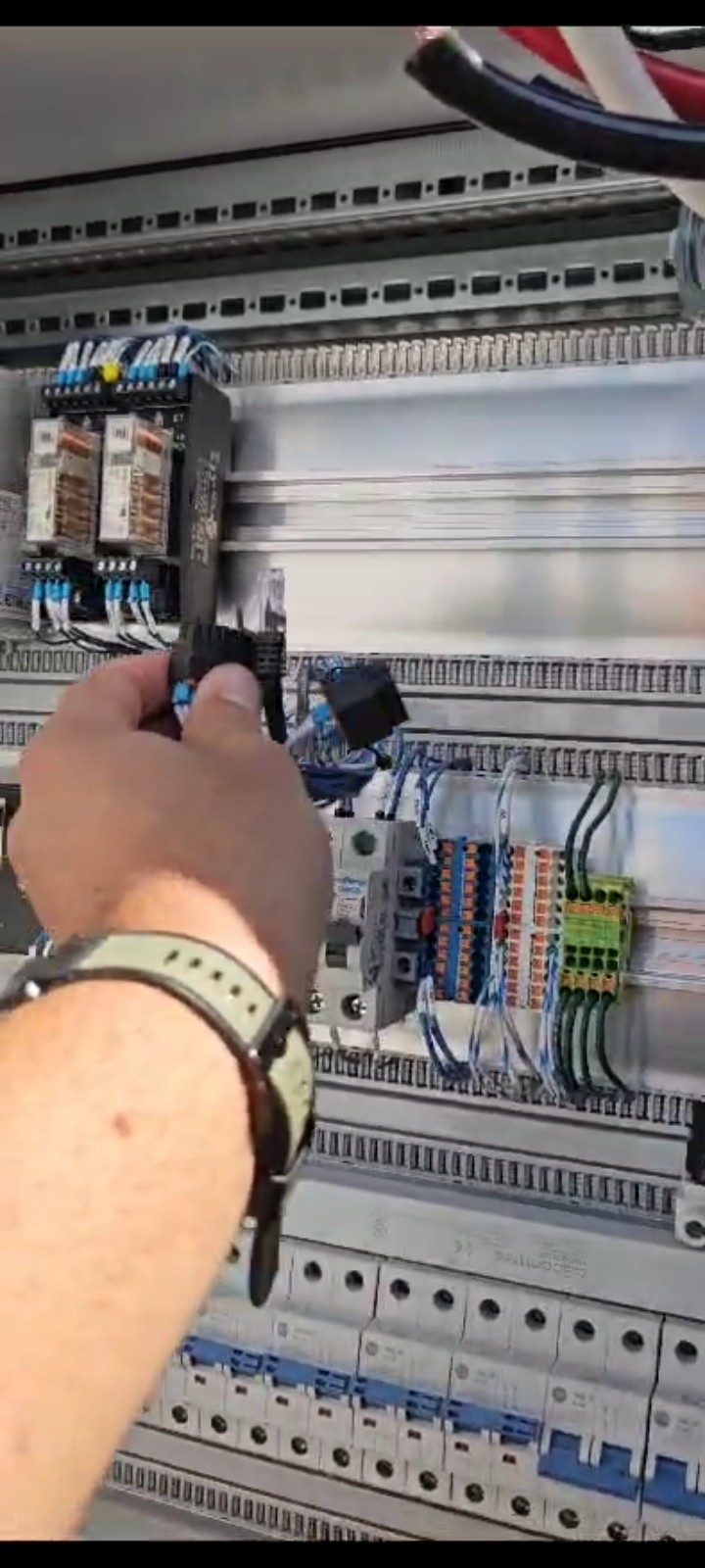Keyence GC-1000 Safety Controller So: 24VDC, 0.5A with connector