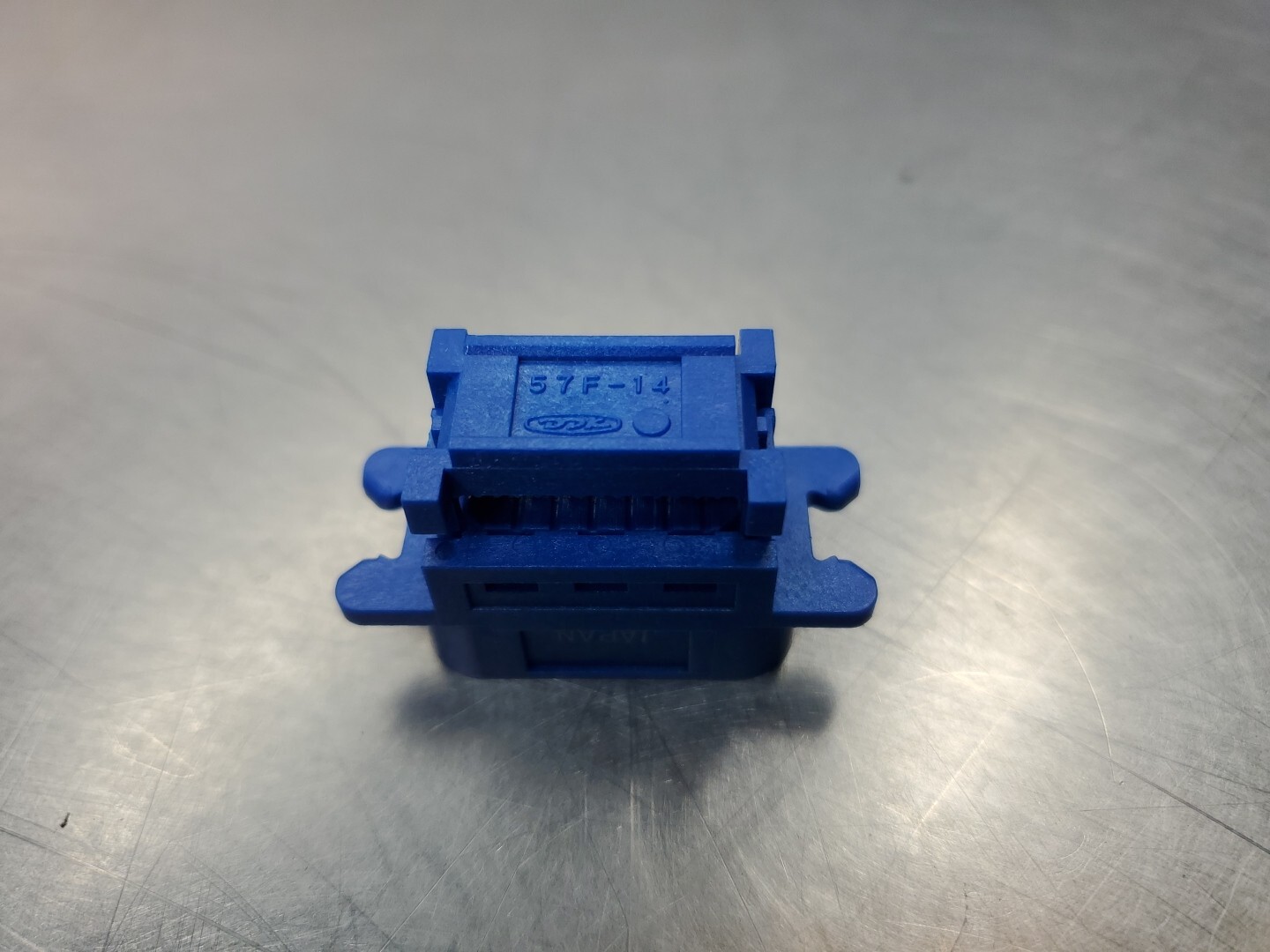 DDK 57F-14 Clamp Interface Connector. 5E-18