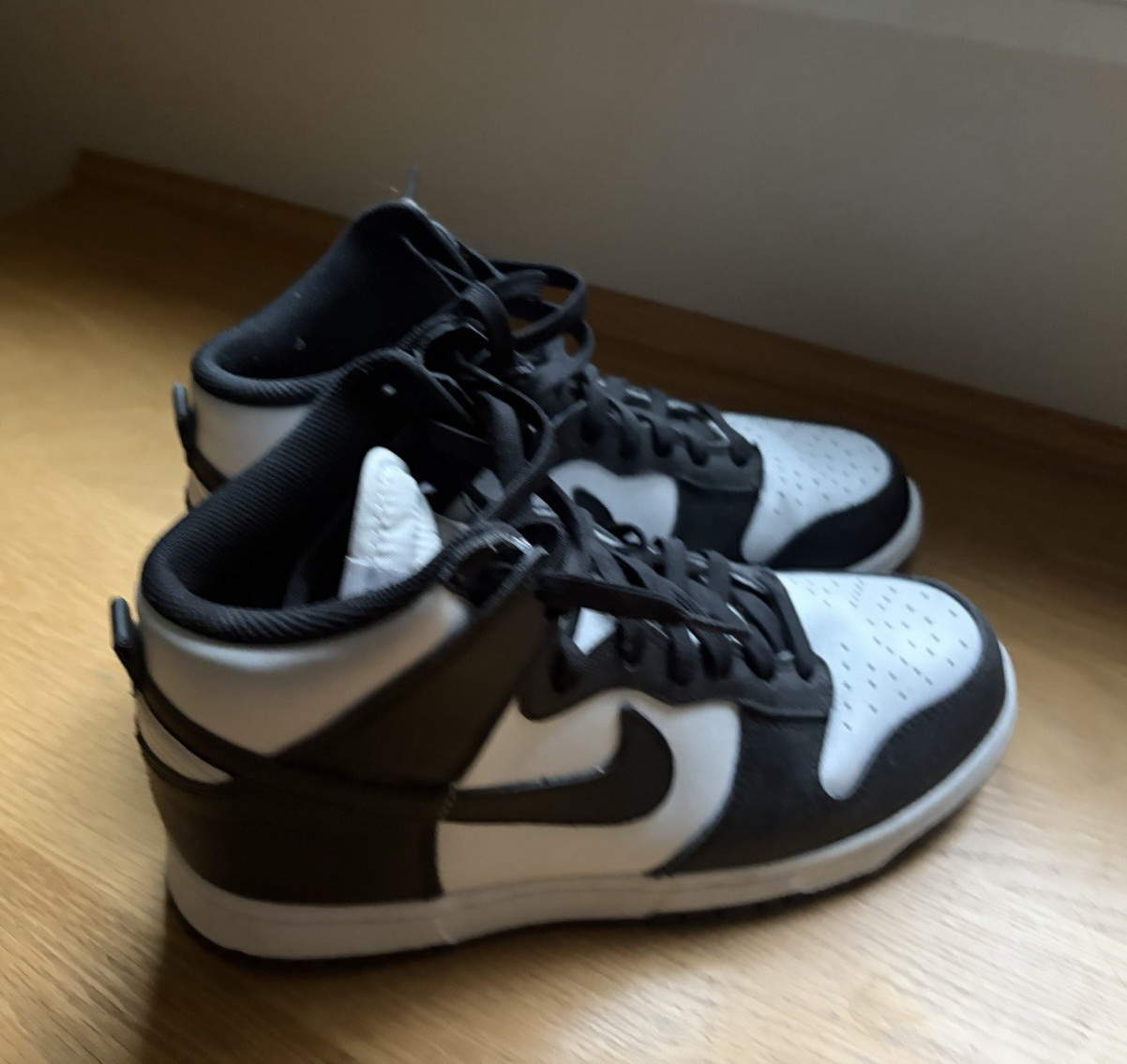 Nike Dunk High Men’s Black/White Colorblock High Top Lace-Up Sneakers
