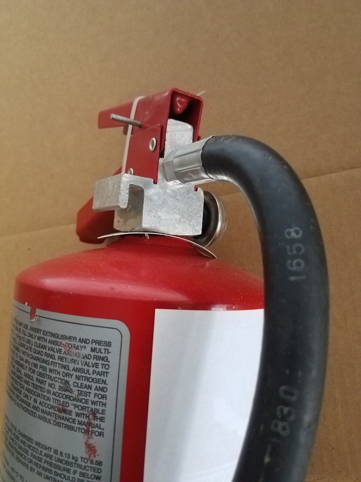 🎯 10lb Ansul Sentry Fire Extinguisher Wall Bracket Old Style