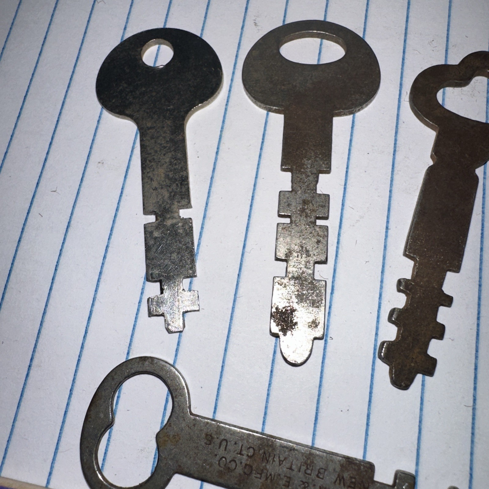 5 Antique Skeleton Keys Flat Unique Shapes