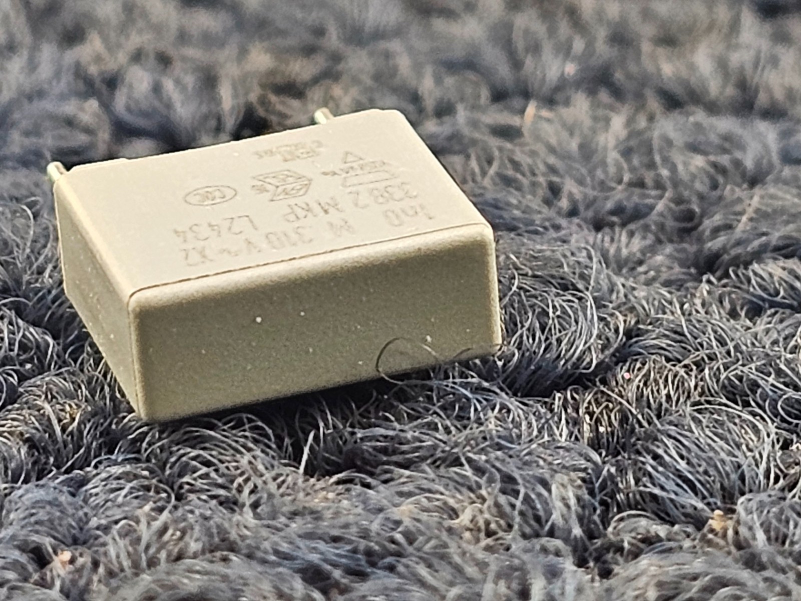 (QTY 50) TTI CALIBRATED SCALE COUNT BCCBFC233820102: Safety Capacitors