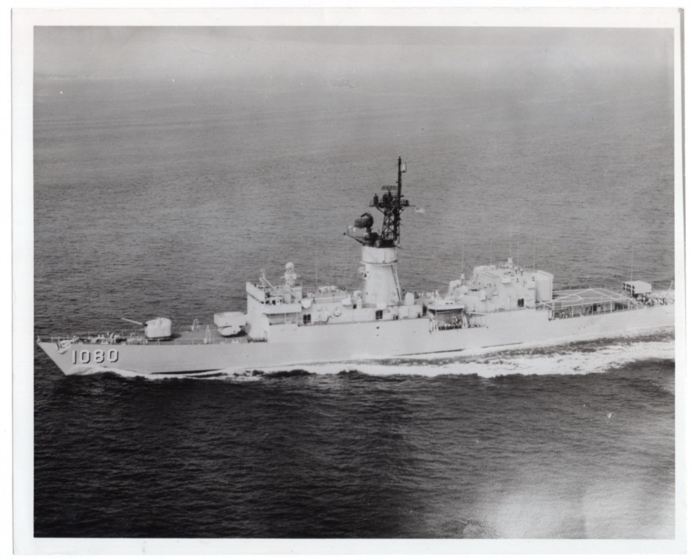 1975-1992 US Navy Frigate FF-1080 USS Paul Underway 8x10 Original Photo