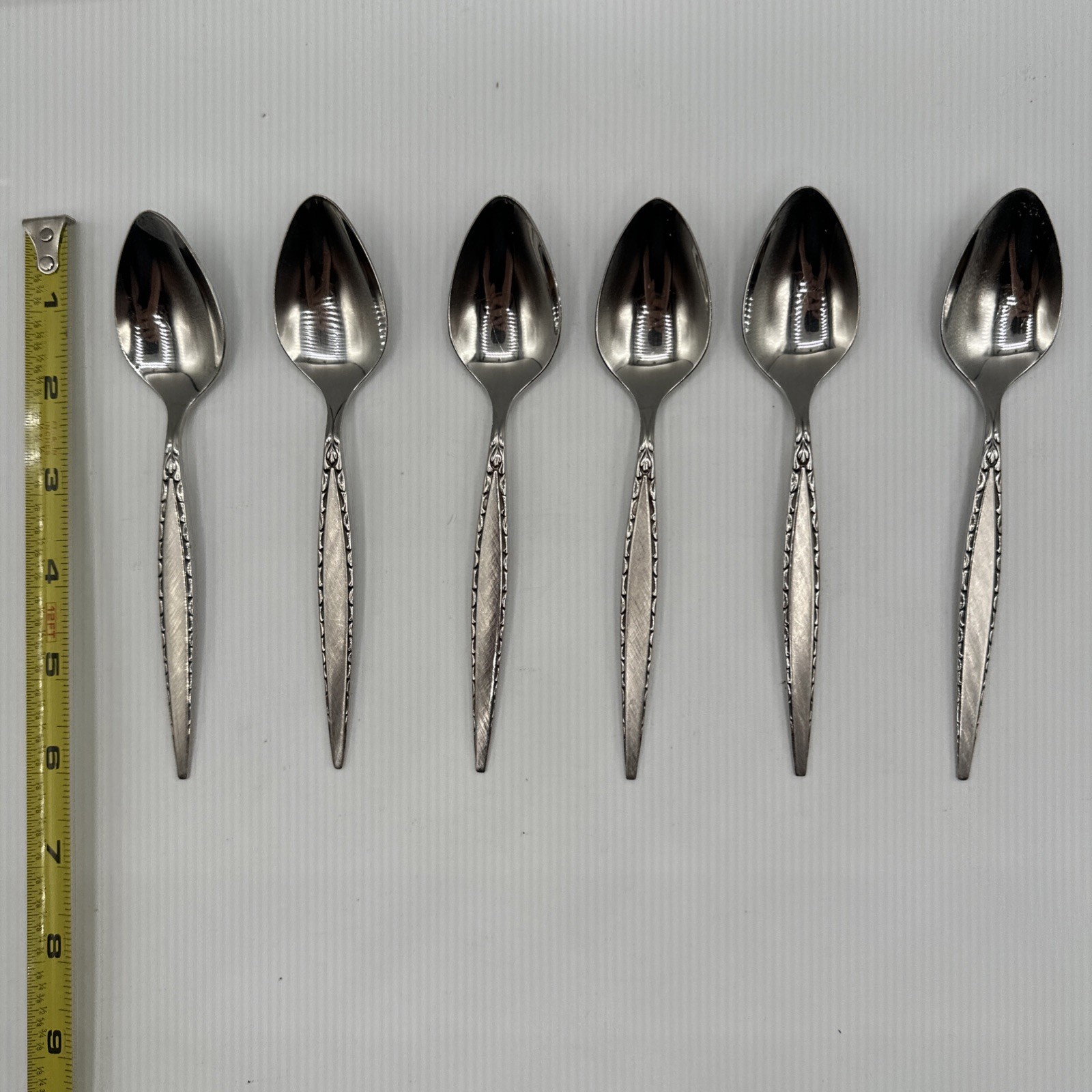 Set of 6 Oneida Community VENETIA pattern stainless teaspoons 6 1/8" B