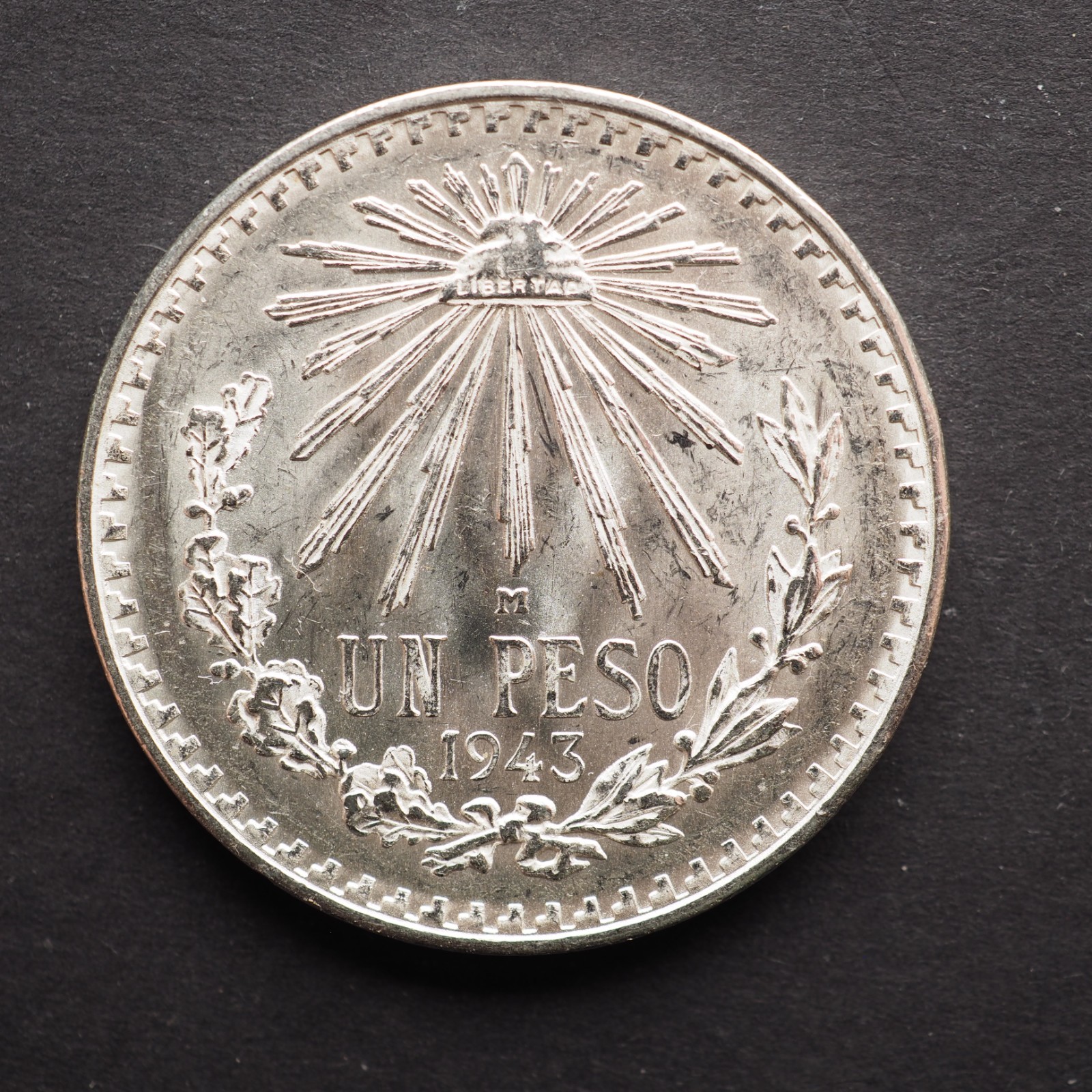 1943 Mexico Un Peso  UNC .720 Silver Coin - ASW: 0.3857oz - FREE SHIPPING! C1801