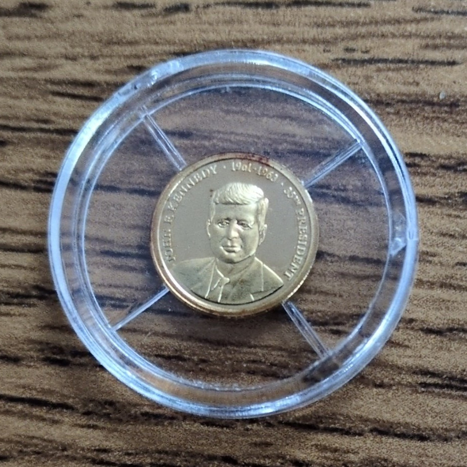 American Mint John F. Kennedy Gold Coin .585 Proof 2009 , 0.5 grams 14K