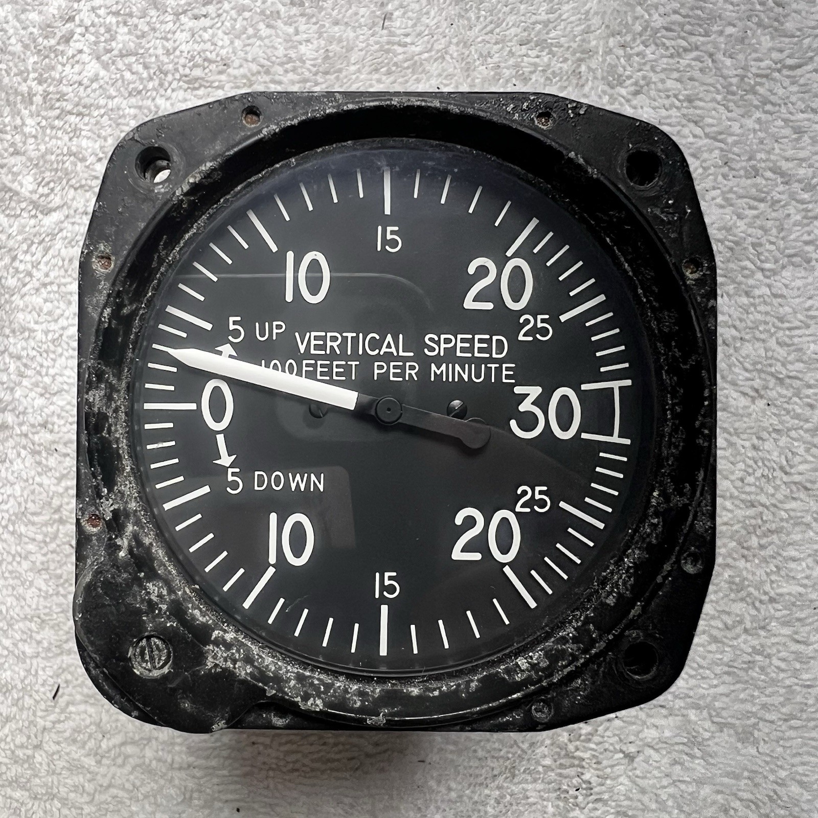 United Instruments Vertical Speed Indicator P/N 7030 - C27