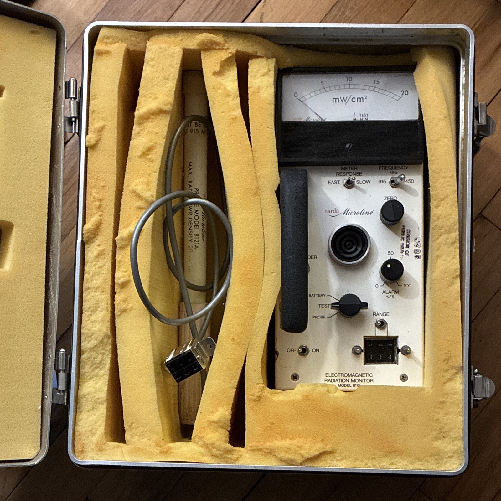 Narda Electromagnetic Radiation Monitor 8110 MPN 8110w/ Probe Case Instructions