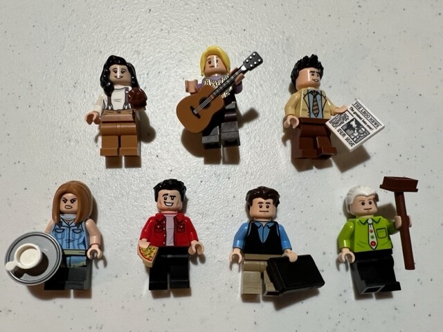 LEGO F.R.I.E.N.D.S. Central Park (21319) Minifigures with Accessories, NEW