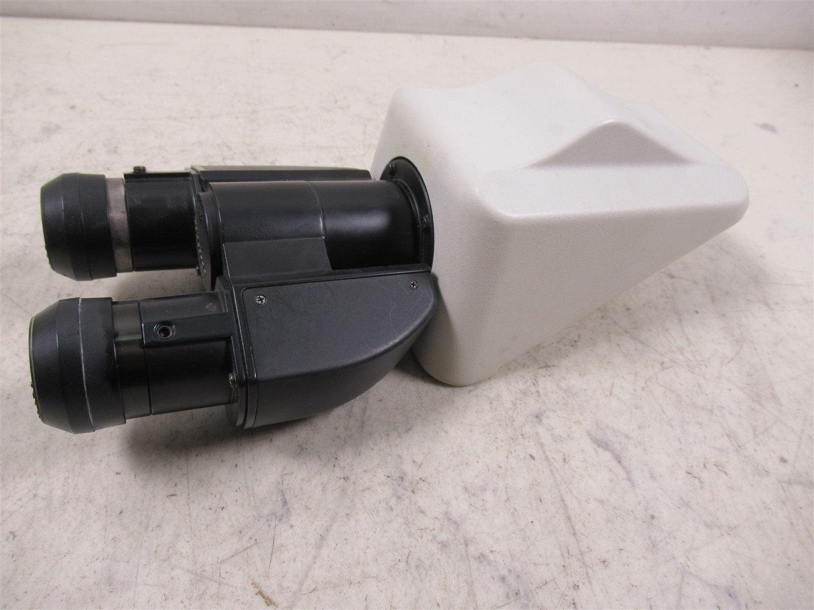 Nikon E2-TB Microscope Binocular Head with 2 Eyepieces for Eclipse E200