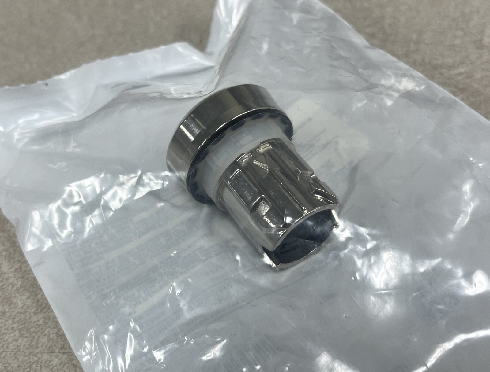 Siemens 3SU1050-0AB60-0AA0 22 mm White Momentary Push Button