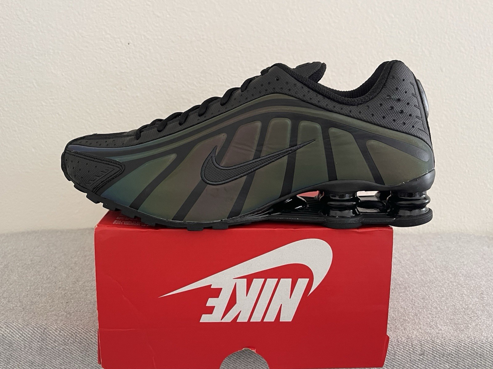 Size 12 - Nike Shox R4 SE Black Seaweed "Iridescent" IM6596-001 Men’s BRAND NEW