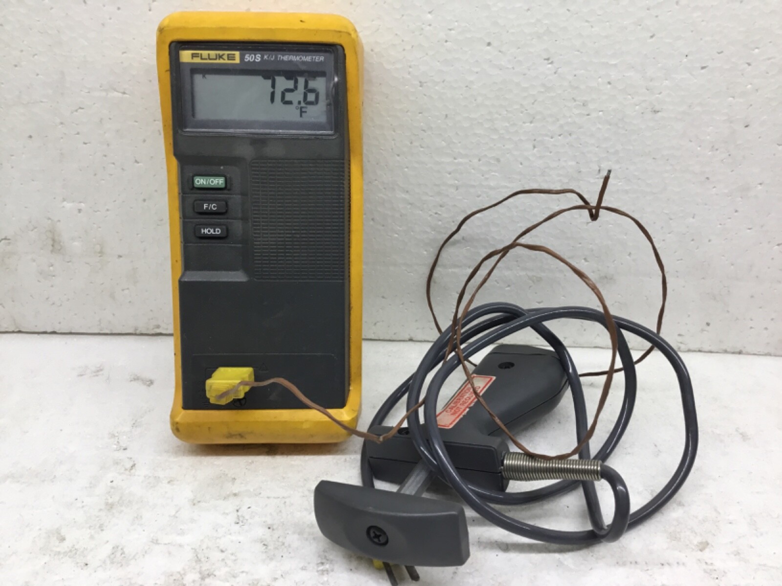 FLUKE 50S K/J THERMOMETER with line pipe tube clamp probe hvac cover yellow