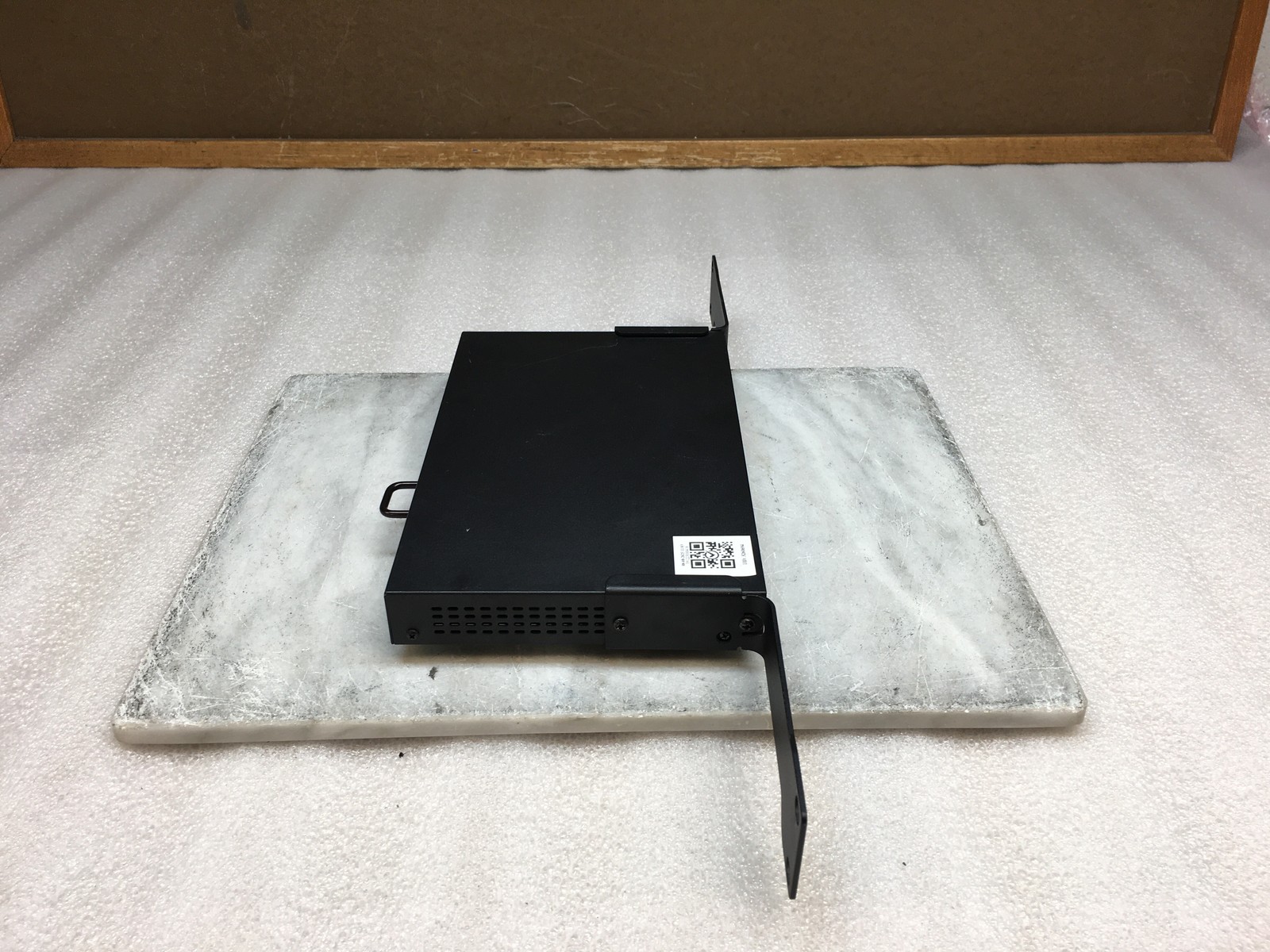 Ruckus Wireless ZoneDirector 1100 Wirelsess Controller w/ Rack Mountable Ears