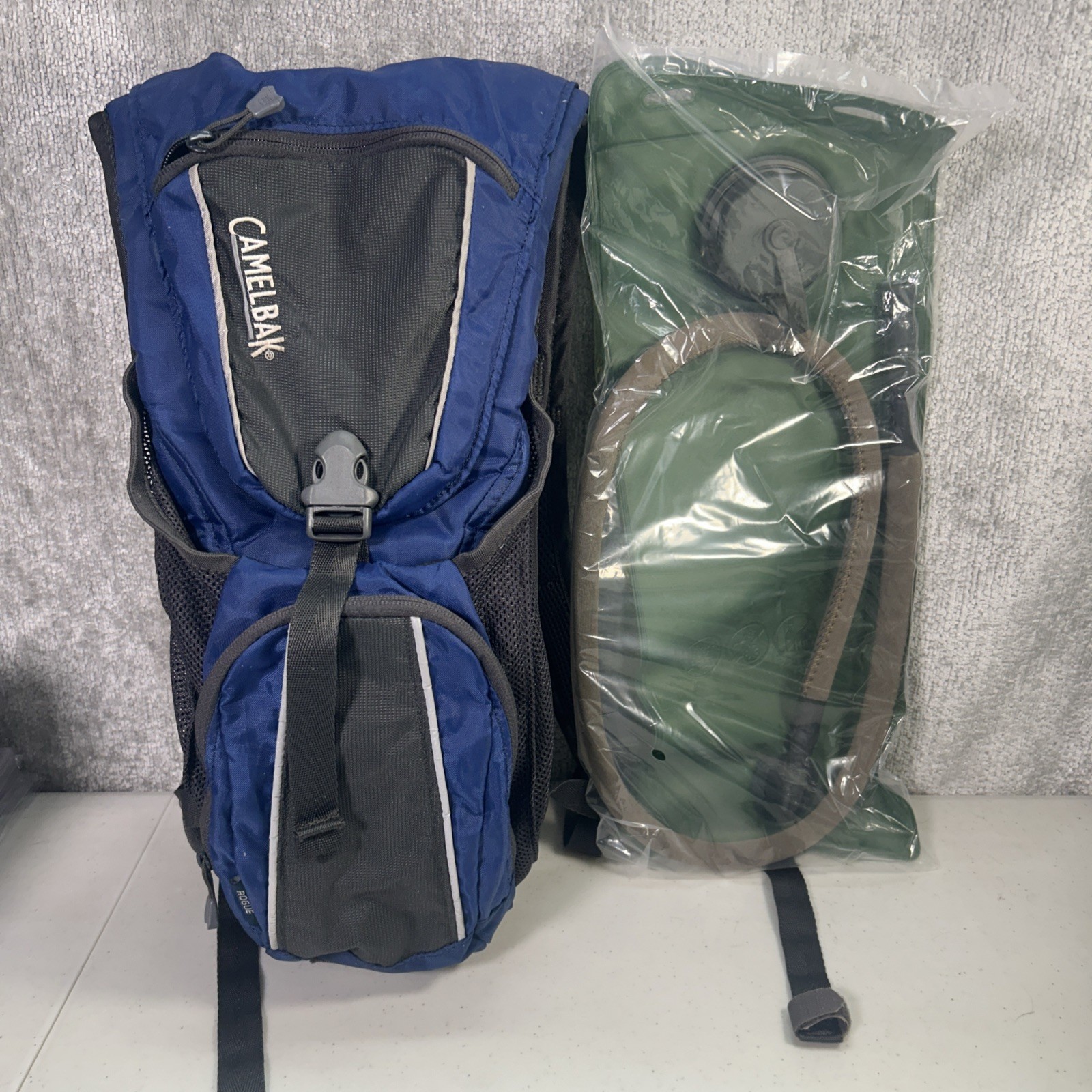 Camelbak Rogue Blue Hydration Pack Hiking Trail Backpack w/New Bladder
