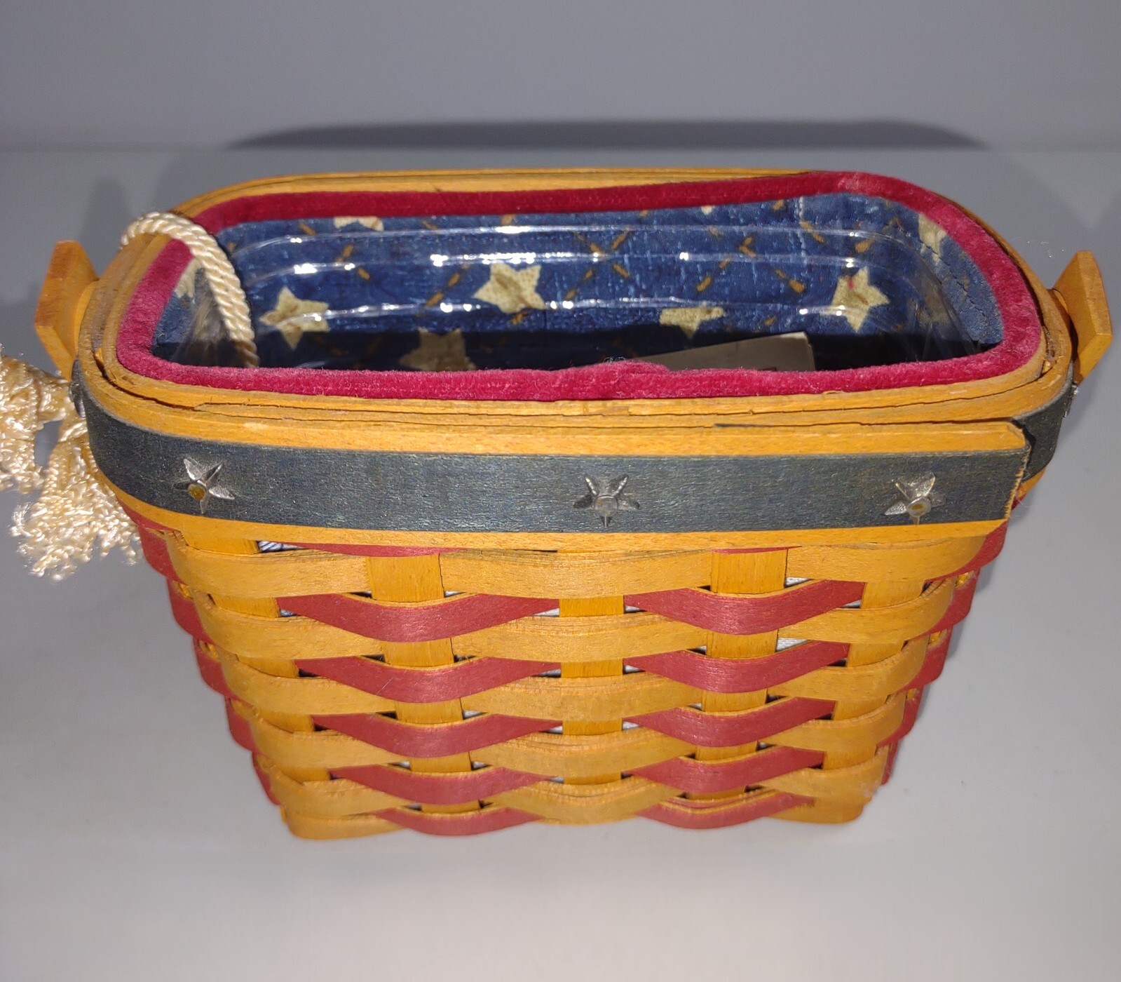 Longaberger 2001 Inaugural Basket with swinging handle
