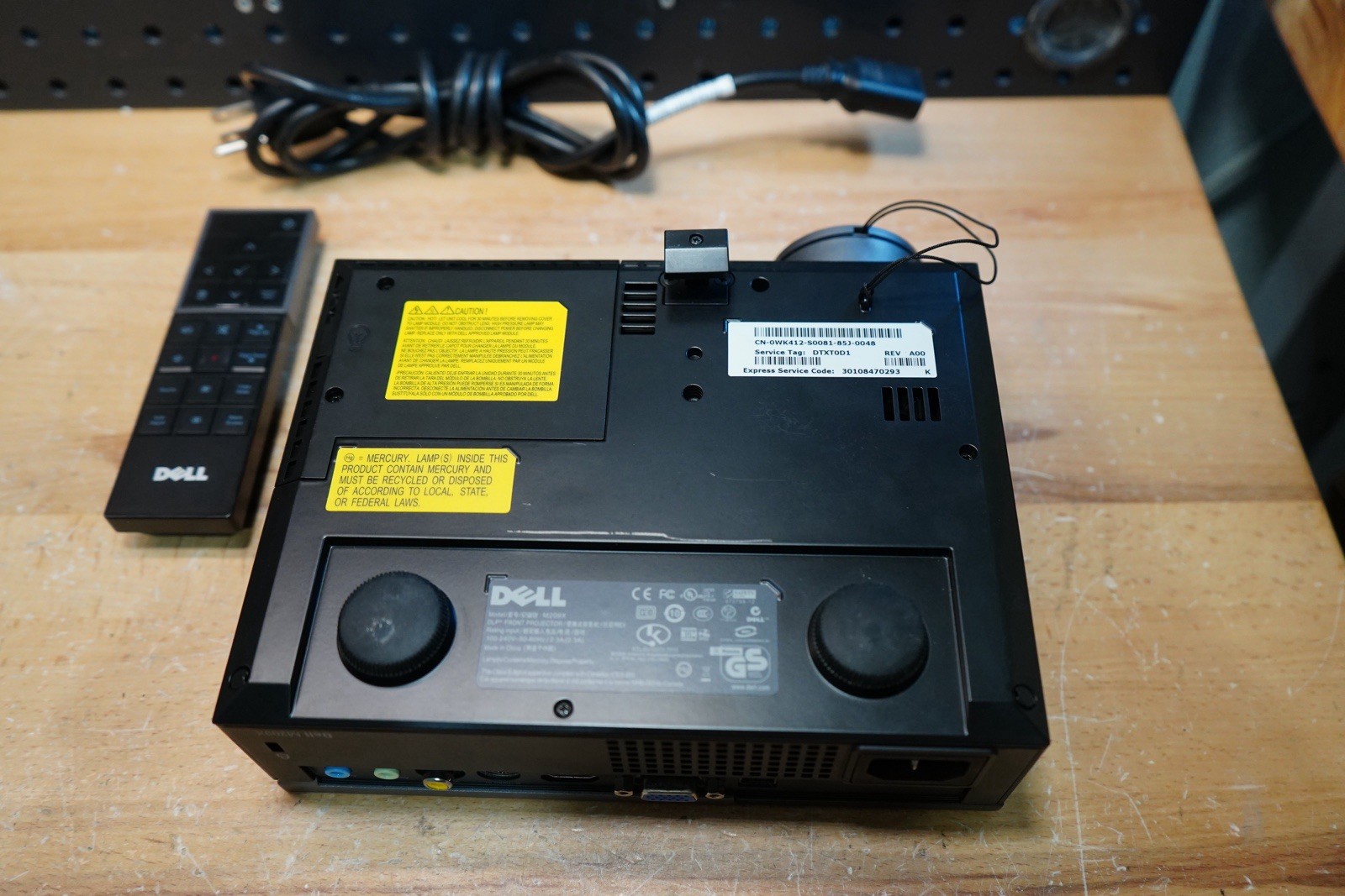 (M) Dell Projector M209X Black DLP VGA HDMI Remote Cables Case Cap