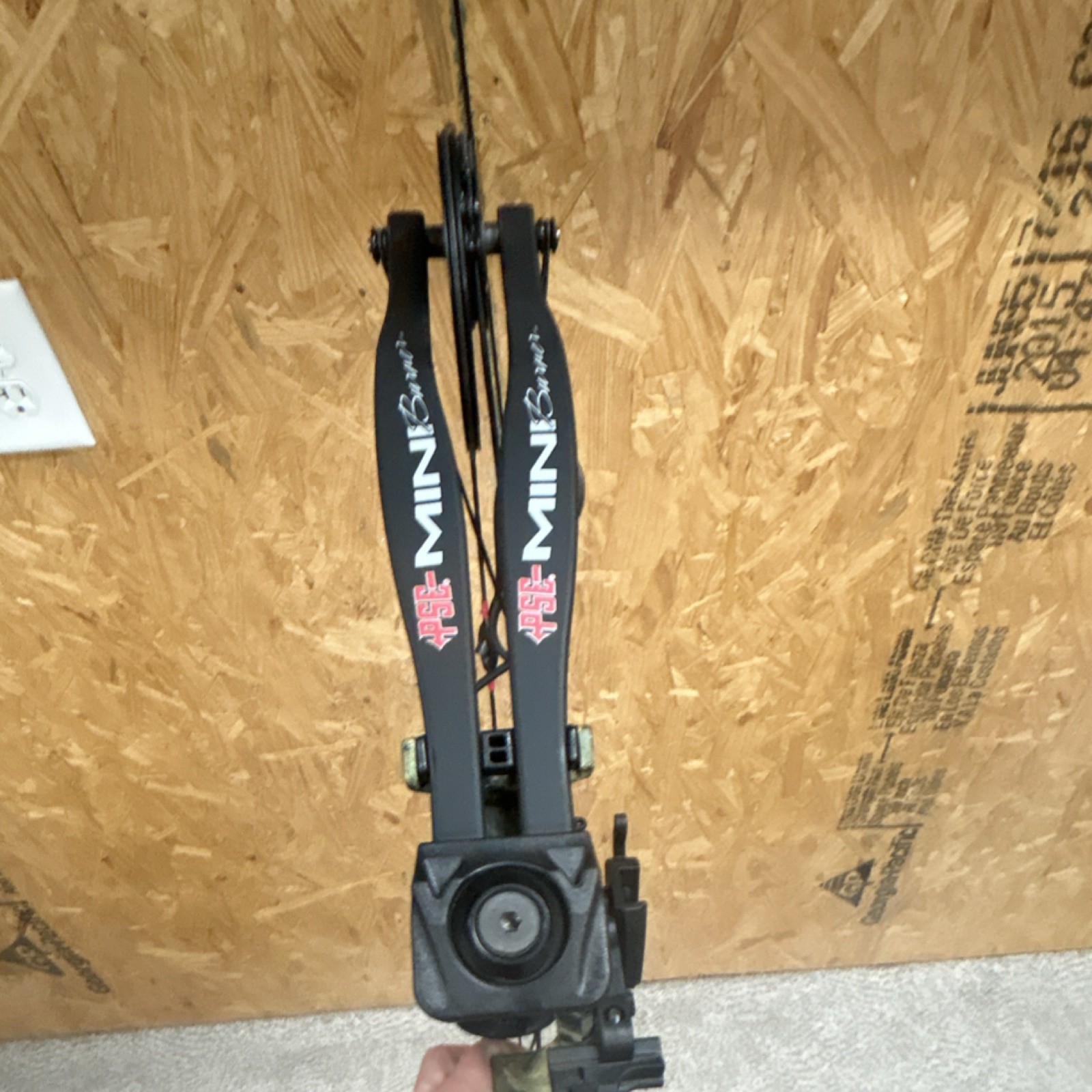 PSE Mini Burner left Hand Target Compound Bow 35 lb Package w/ Case & Arrows
