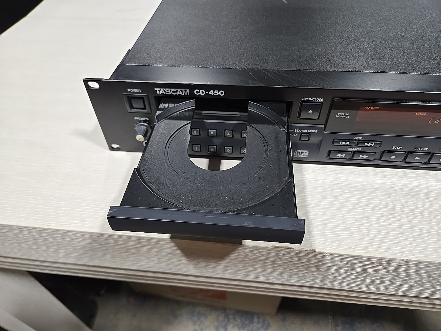 Tascam cd-450 master cd player. With analog and digital outputs