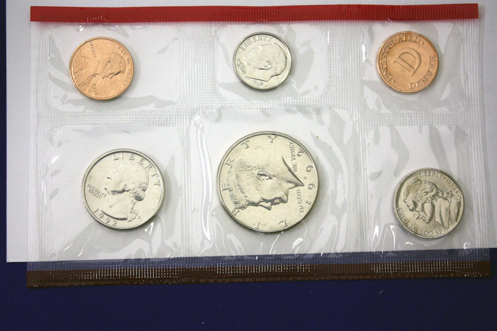 100 - 1992 MINT SET AS ISSUED BY U.S. MINT. No Envelope. As Pictured