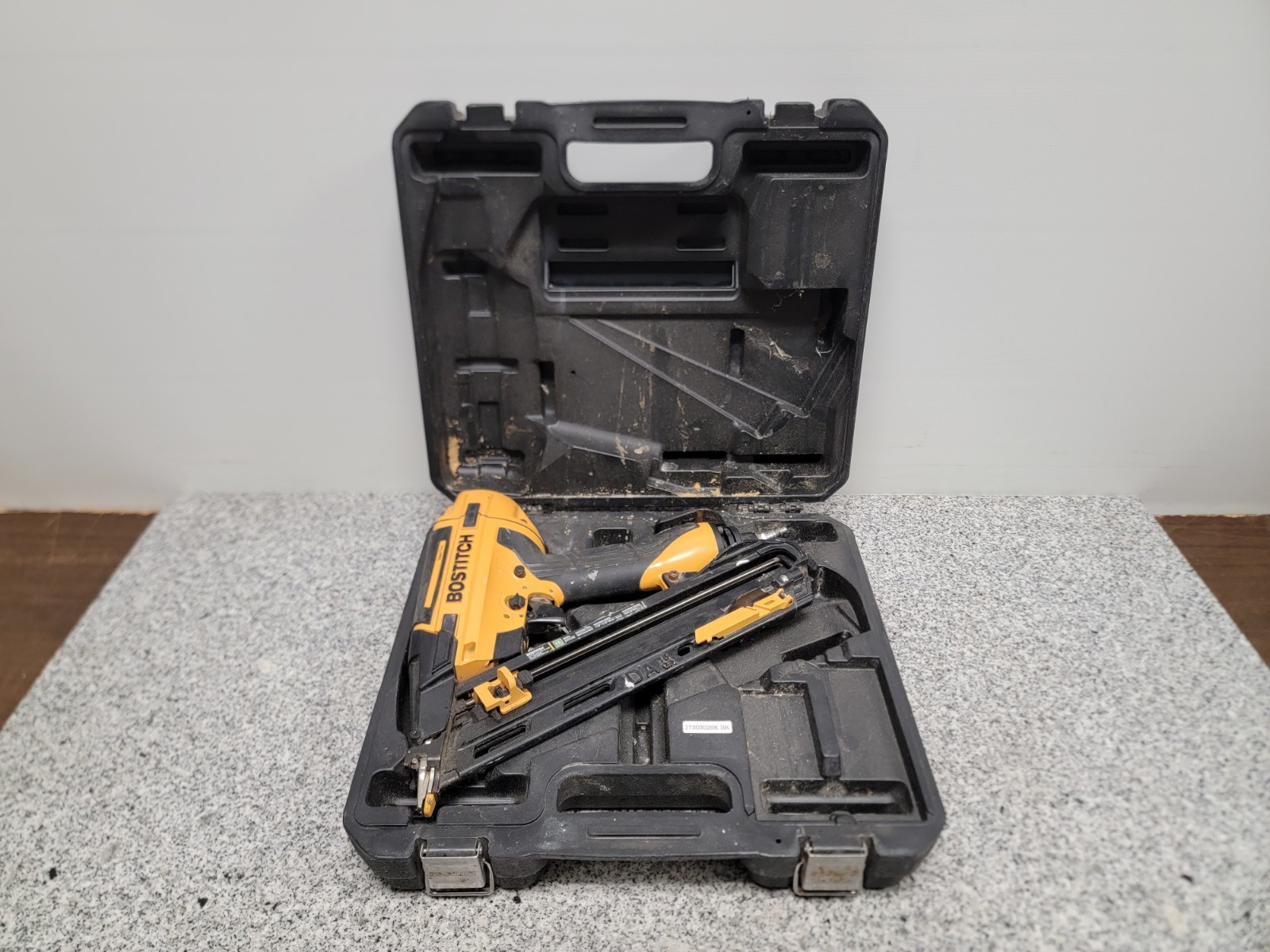 BOSTITCH BTFP72155 Smart Point 15 Gauge Finish Nailer