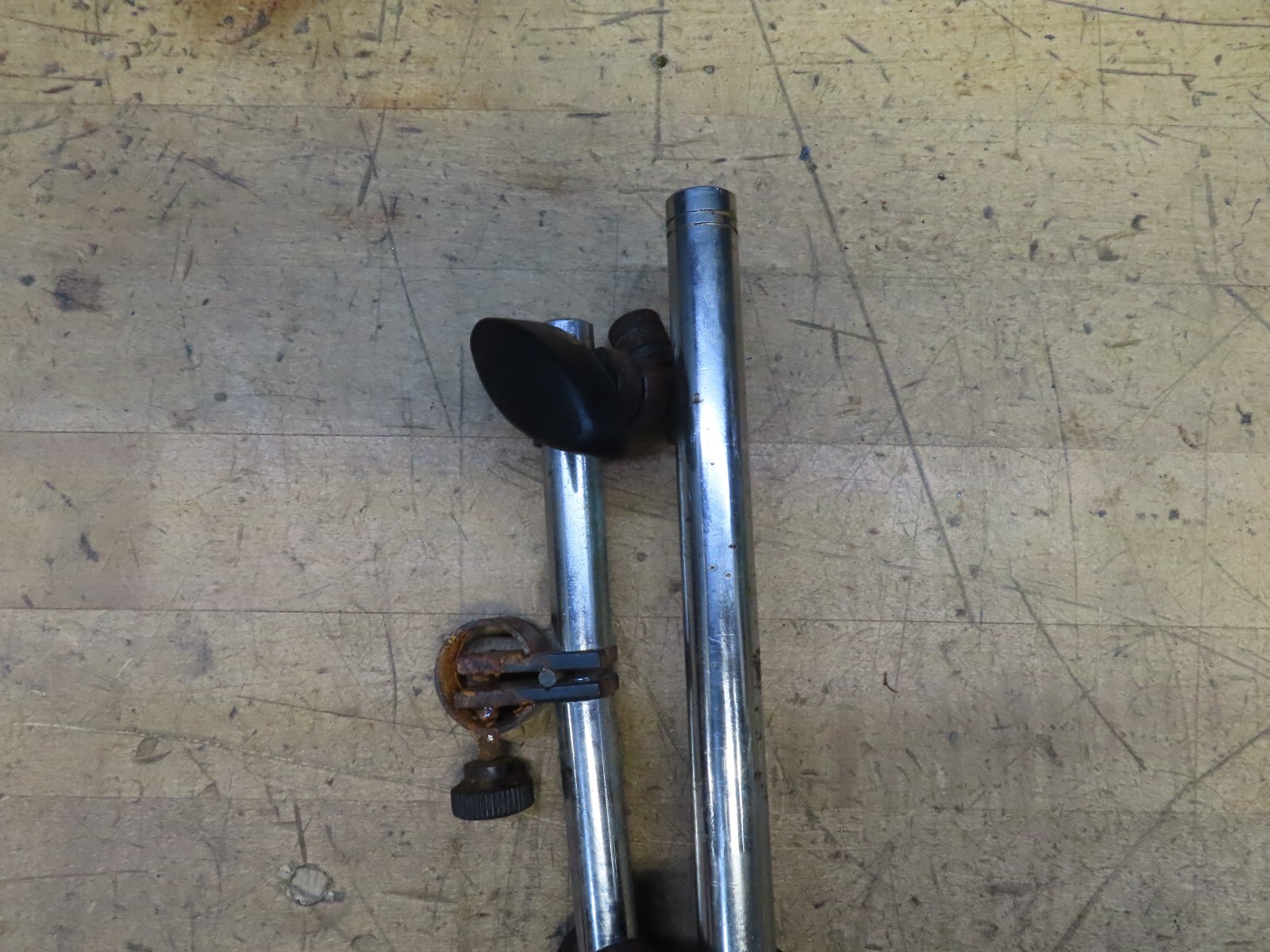 Taiwan on/off magnetic indicator base & fine adjust rods (@D63)