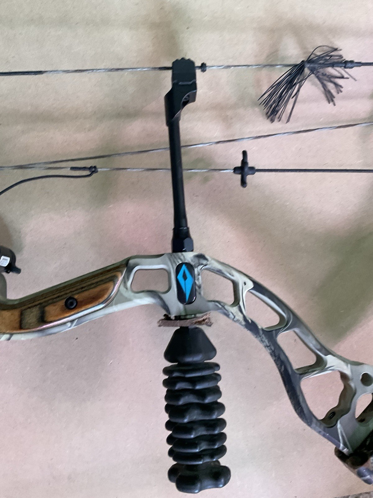 DIAMOND ARCHERY STUD RH BOW