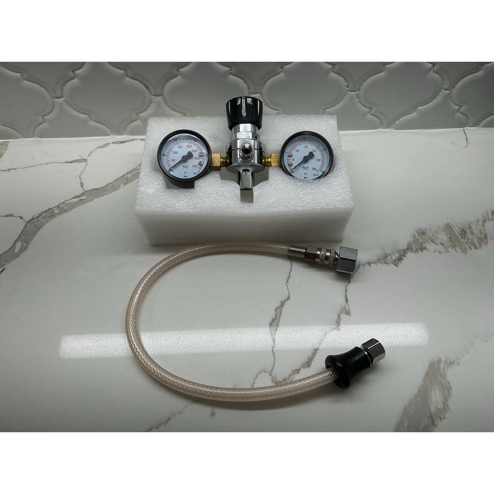 Letswhip M11 Pressure Reducing Valve 3.3L with Pressure Gauge
