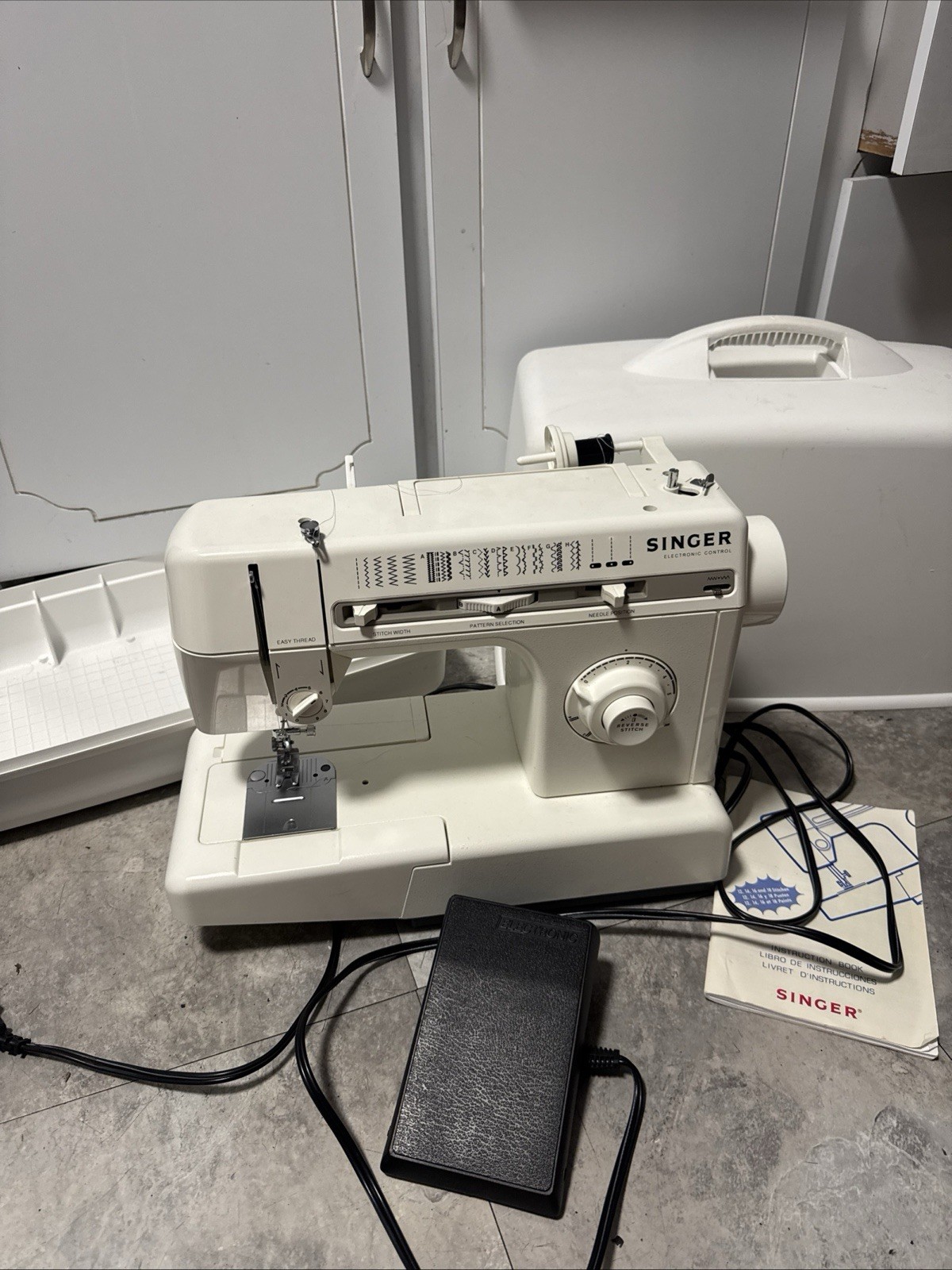 Singer Sewing Machine Model 4832 C with Foot pedal Tested Works