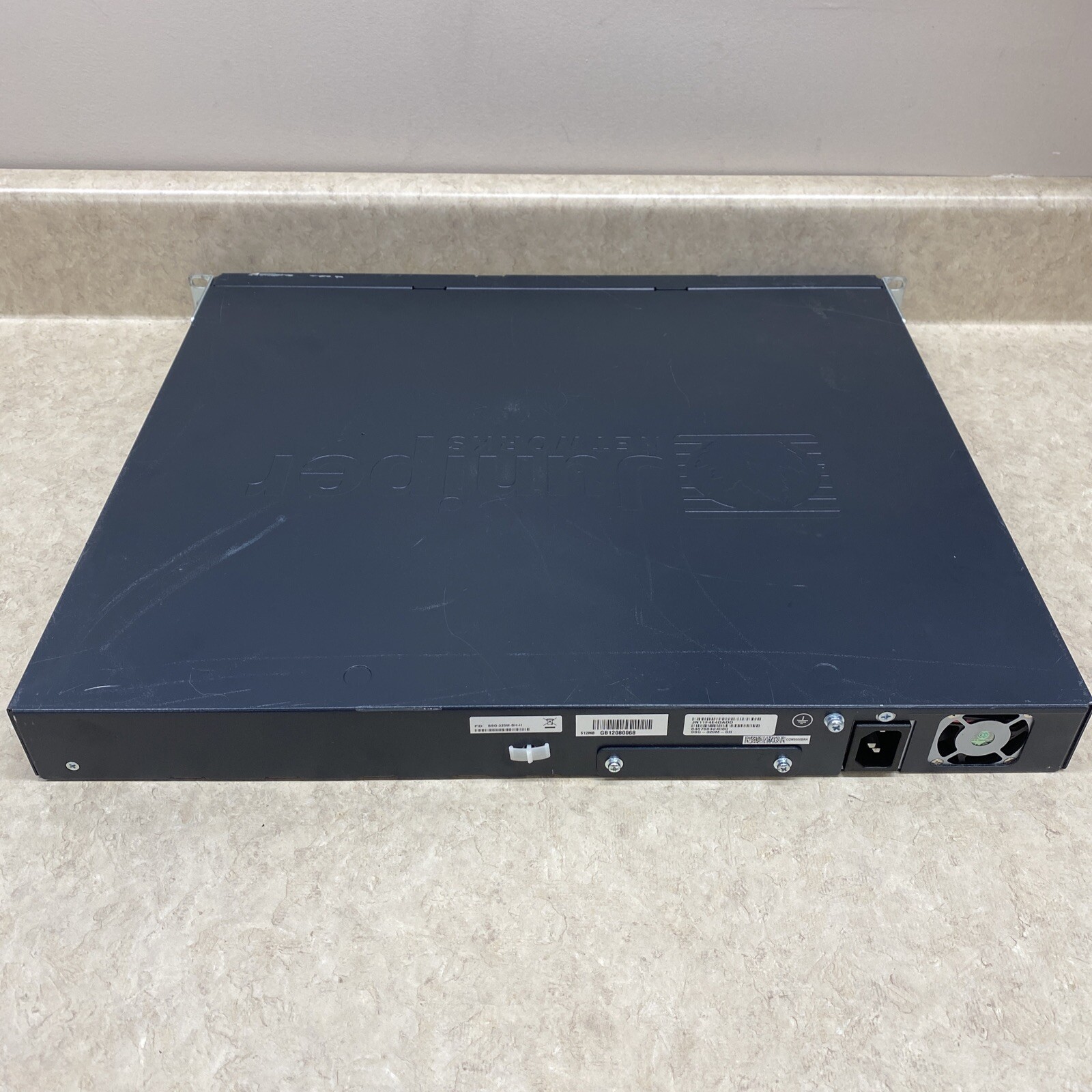 Juniper Networks SSG-320M-SH Secure Services Gateway