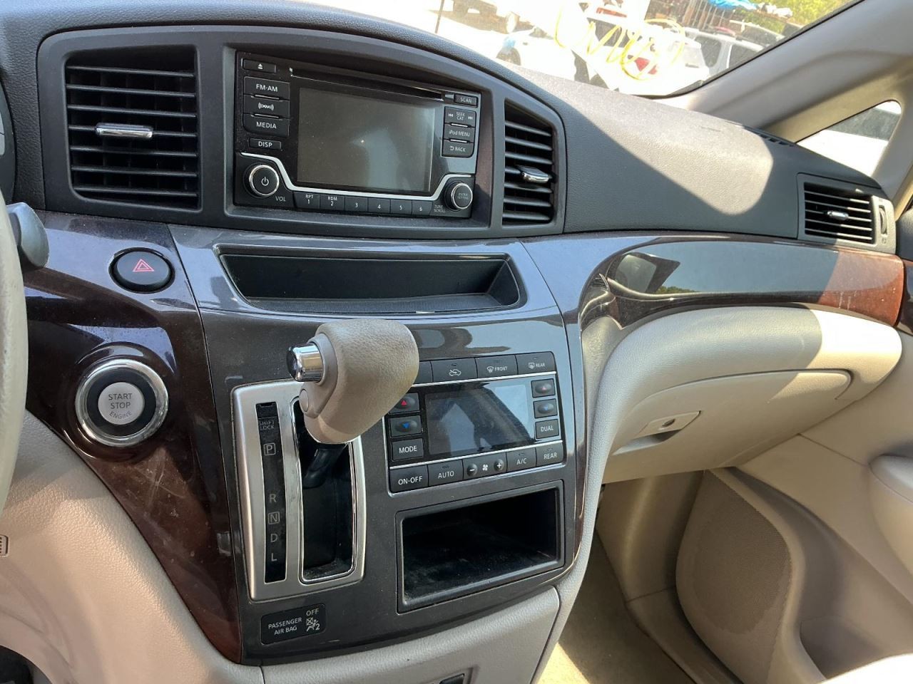 QUEST 2016 Glove Box 5034368
