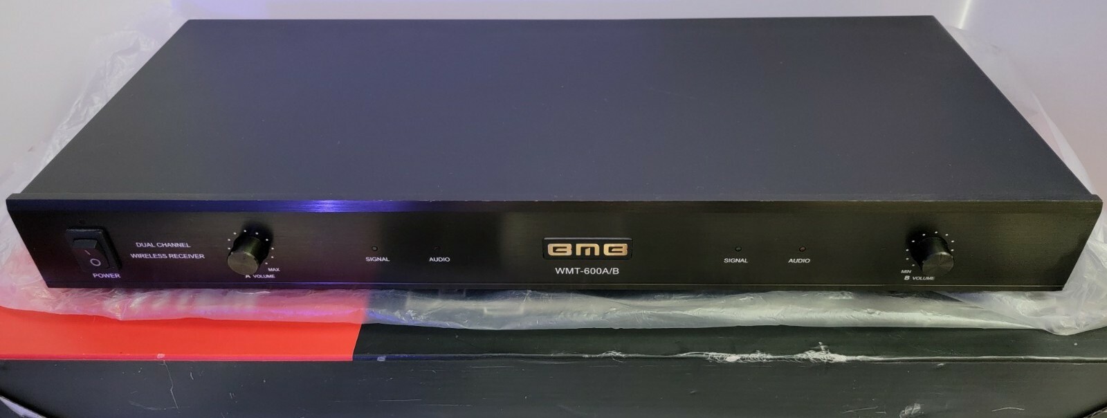 EMB VHF Professional Wireless Microphone System. WMT-600 A/B