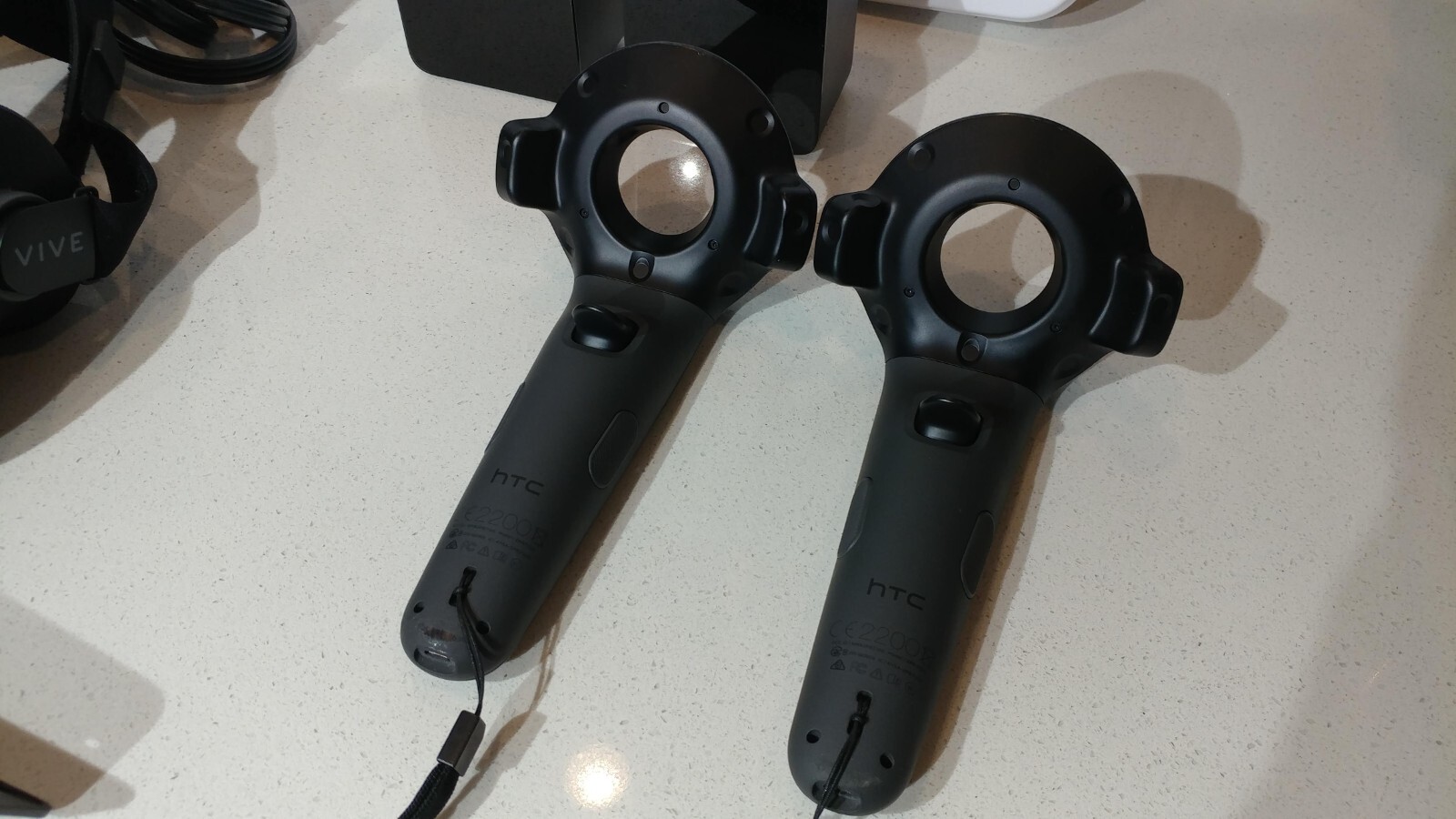 HTC Vive VR Headset Complete Set Full Kit System Virtual Reality ~ A+ Condition